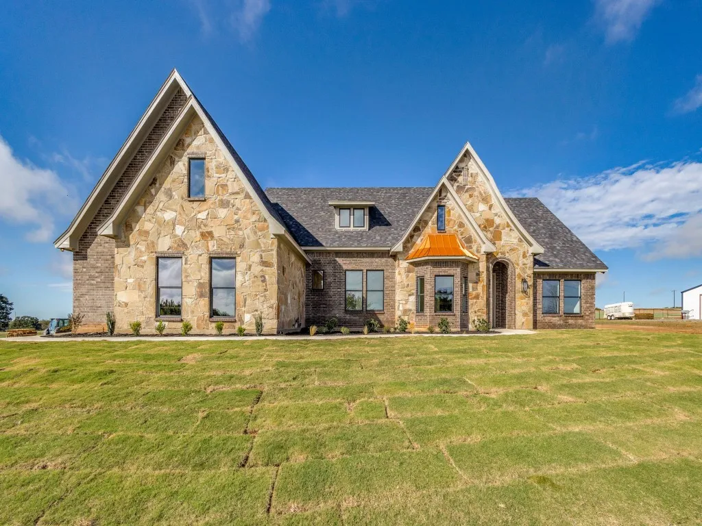 Single Family Residence For Sale in Wise County , 300 County Road 3141, Decatur, Texas 76234, 4 Bedroom, 3 Bathroom, 2 Garage spaces, 2,285 Sqft, built in 2023, mls#21326241, Real Estate Agent in Decatur, Homes For Sale in Wise county, Homes For Sale in Decatur, Realtor in Decatur Texas, Real Estate Brokerage Independent Realty Texas, Luminita Cordes Realtor