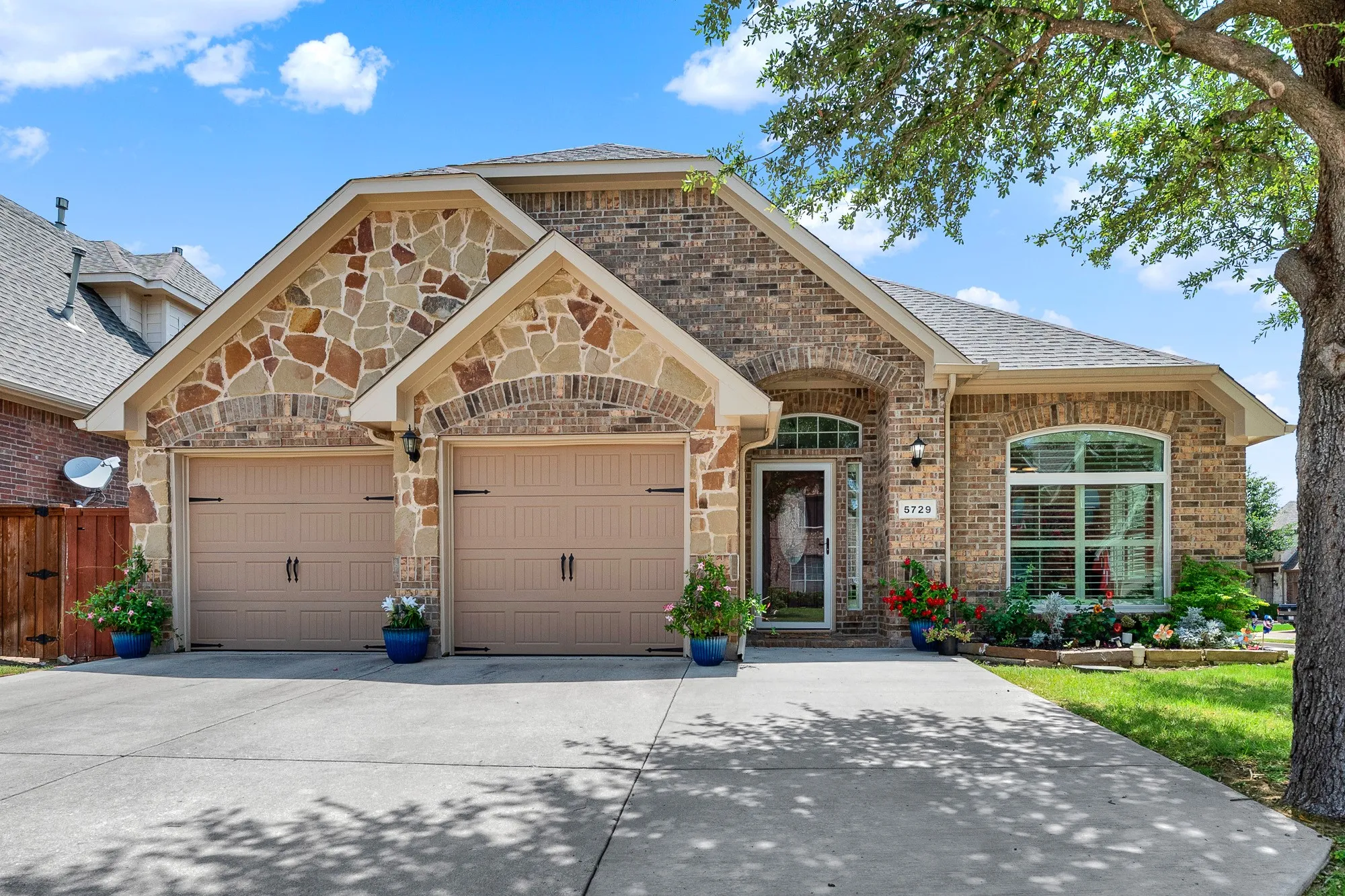 Single Family Residence For Sale in Collin County , 5729 New Castle Drive, Richardson, Texas 75082, 4 Bedroom, 3 Bathroom, 2 Garage spaces, 2,403 Sqft, built in 2008, mls#21325806, Real Estate Agent in Richardson, Homes For Sale in Collin county, Homes For Sale in Richardson, Realtor in Richardson Texas, Real Estate Brokerage Independent Realty Texas, Luminita Cordes Realtor