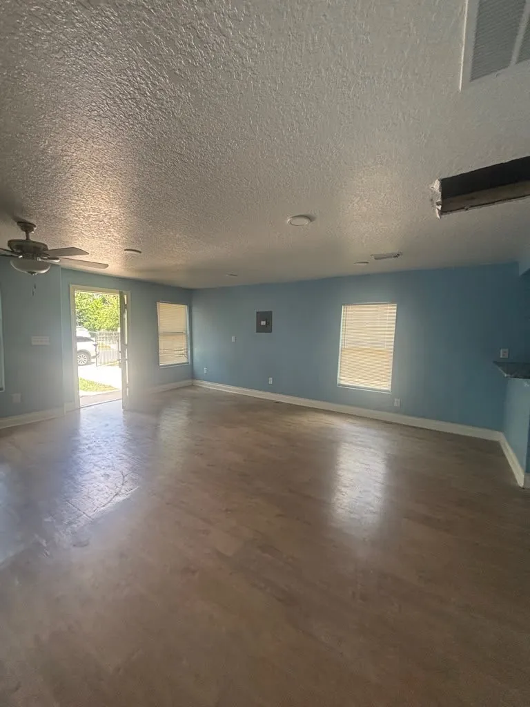 Single Family Residence For Sale in Bexar County , 2926 Tampico Street, San Antonio, Texas 78207, 3 Bedroom, 2 Bathroom, Garage spaces, 1,230 Sqft, built in 1947, mls#21326260, Real Estate Agent in San Antonio, Homes For Sale in Bexar county, Homes For Sale in San Antonio, Realtor in San Antonio Texas, Real Estate Brokerage Independent Realty Texas, Luminita Cordes Realtor