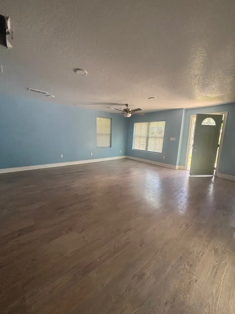 Single Family Residence For Sale in Bexar County , 2926 Tampico Street, San Antonio, Texas 78207, 3 Bedroom, 2 Bathroom, Garage spaces, 1,230 Sqft, built in 1947, mls#21326260, Real Estate Agent in San Antonio, Homes For Sale in Bexar county, Homes For Sale in San Antonio, Realtor in San Antonio Texas, Real Estate Brokerage Independent Realty Texas, Luminita Cordes Realtor