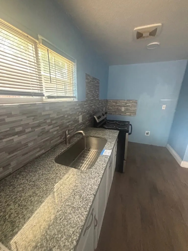 Single Family Residence For Sale in Bexar County , 2926 Tampico Street, San Antonio, Texas 78207, 3 Bedroom, 2 Bathroom, Garage spaces, 1,230 Sqft, built in 1947, mls#21326260, Real Estate Agent in San Antonio, Homes For Sale in Bexar county, Homes For Sale in San Antonio, Realtor in San Antonio Texas, Real Estate Brokerage Independent Realty Texas, Luminita Cordes Realtor