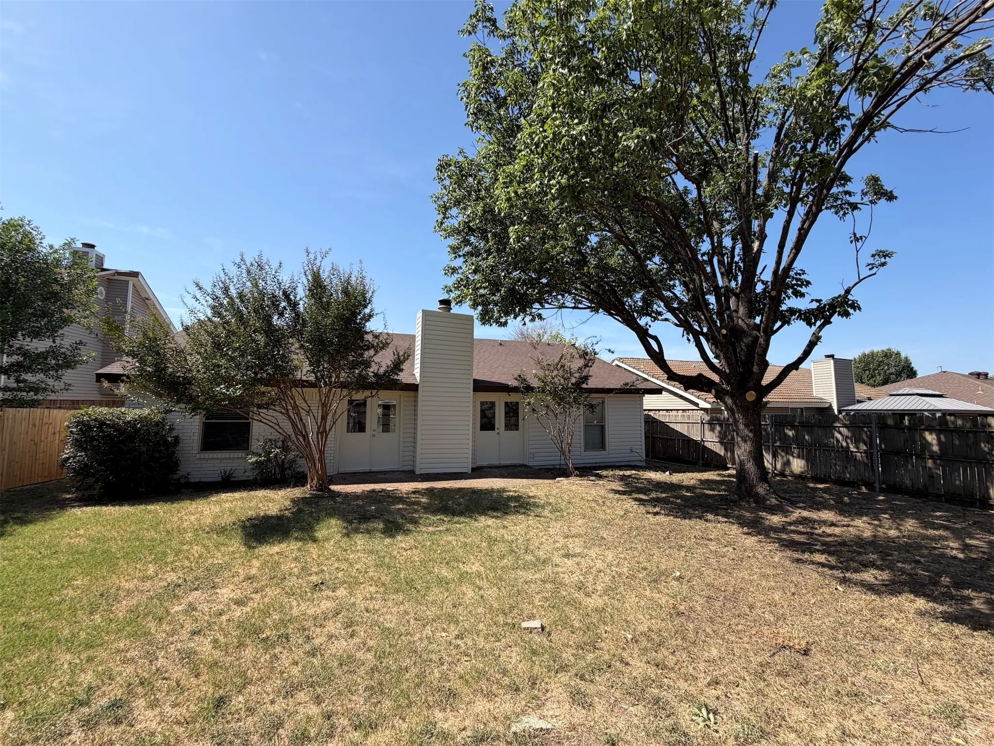 Single Family Residence For Sale in Tarrant County , 6637 Redbud Drive, Watauga, Texas 76148, 3 Bedroom, 2 Bathroom, 2 Garage spaces, 1,398 Sqft, built in 1983, mls#21326198, Real Estate Agent in Watauga, Homes For Sale in Tarrant county, Homes For Sale in Watauga, Realtor in Watauga Texas, Real Estate Brokerage Independent Realty Texas, Luminita Cordes Realtor