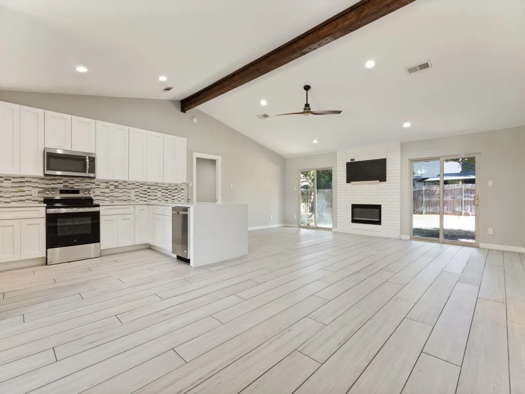 Single Family Residence For Sale in Tarrant County , 6637 Redbud Drive, Watauga, Texas 76148, 3 Bedroom, 2 Bathroom, 2 Garage spaces, 1,398 Sqft, built in 1983, mls#21326198, Real Estate Agent in Watauga, Homes For Sale in Tarrant county, Homes For Sale in Watauga, Realtor in Watauga Texas, Real Estate Brokerage Independent Realty Texas, Luminita Cordes Realtor