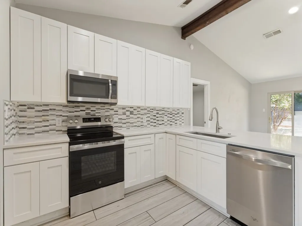 Single Family Residence For Sale in Tarrant County , 6637 Redbud Drive, Watauga, Texas 76148, 3 Bedroom, 2 Bathroom, 2 Garage spaces, 1,398 Sqft, built in 1983, mls#21326198, Real Estate Agent in Watauga, Homes For Sale in Tarrant county, Homes For Sale in Watauga, Realtor in Watauga Texas, Real Estate Brokerage Independent Realty Texas, Luminita Cordes Realtor