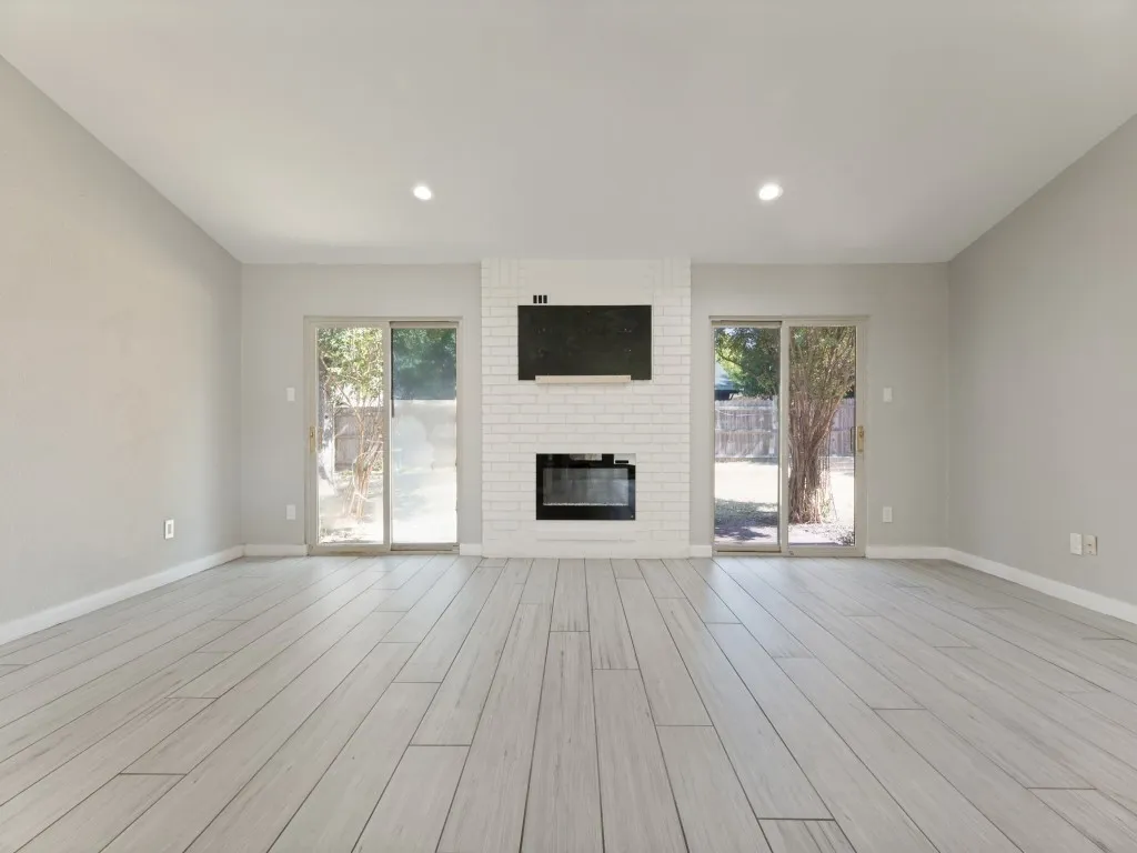 Single Family Residence For Sale in Tarrant County , 6637 Redbud Drive, Watauga, Texas 76148, 3 Bedroom, 2 Bathroom, 2 Garage spaces, 1,398 Sqft, built in 1983, mls#21326198, Real Estate Agent in Watauga, Homes For Sale in Tarrant county, Homes For Sale in Watauga, Realtor in Watauga Texas, Real Estate Brokerage Independent Realty Texas, Luminita Cordes Realtor