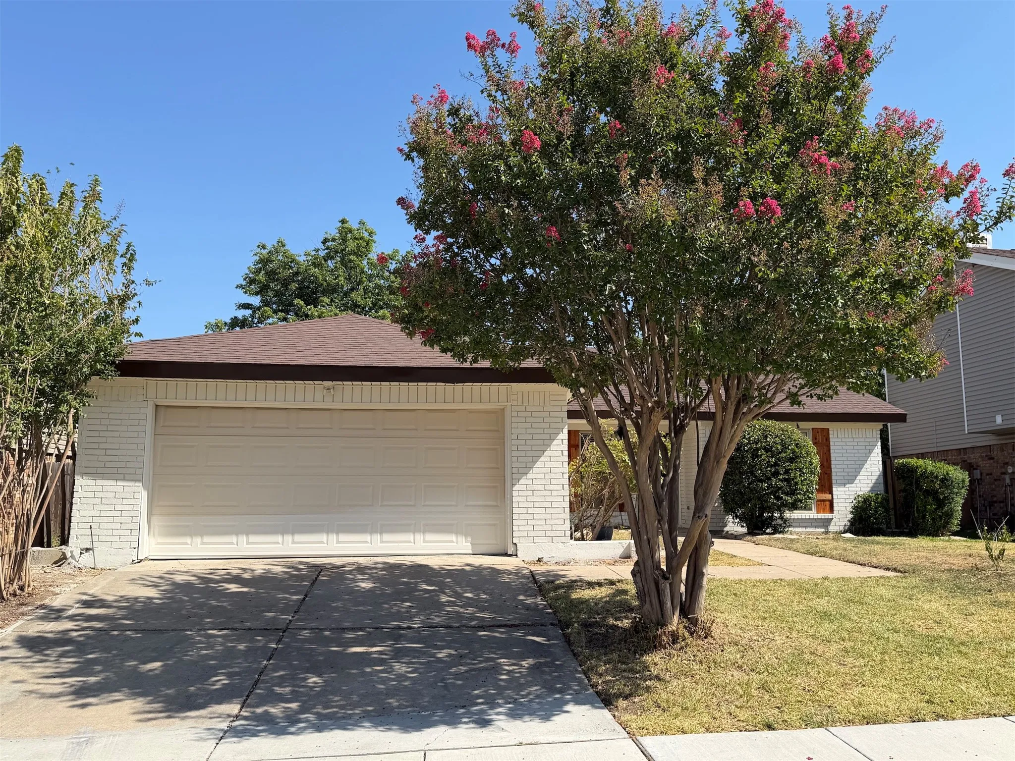 Single Family Residence For Sale in Tarrant County , 6637 Redbud Drive, Watauga, Texas 76148, 3 Bedroom, 2 Bathroom, 2 Garage spaces, 1,398 Sqft, built in 1983, mls#21326198, Real Estate Agent in Watauga, Homes For Sale in Tarrant county, Homes For Sale in Watauga, Realtor in Watauga Texas, Real Estate Brokerage Independent Realty Texas, Luminita Cordes Realtor