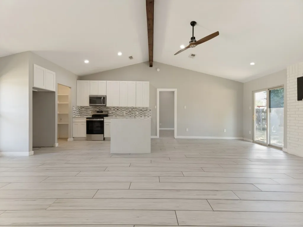 Single Family Residence For Sale in Tarrant County , 6637 Redbud Drive, Watauga, Texas 76148, 3 Bedroom, 2 Bathroom, 2 Garage spaces, 1,398 Sqft, built in 1983, mls#21326198, Real Estate Agent in Watauga, Homes For Sale in Tarrant county, Homes For Sale in Watauga, Realtor in Watauga Texas, Real Estate Brokerage Independent Realty Texas, Luminita Cordes Realtor