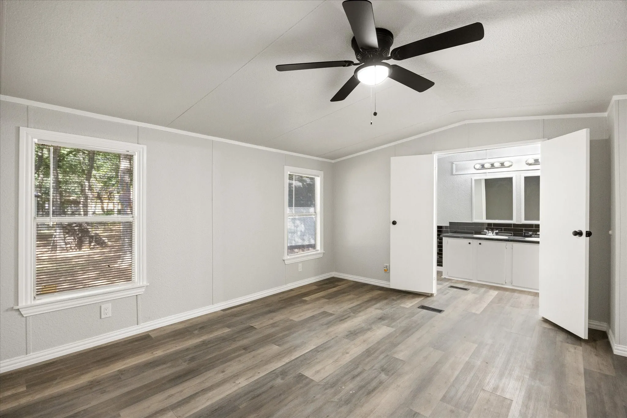 Primary bedroom 4617 Lyndi Ln
Granbury, TX  76049