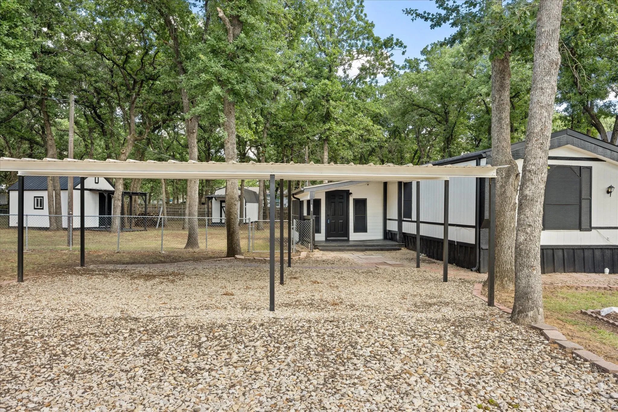 Front of the home 4617 Lyndi Ln
Granbury, TX  76049