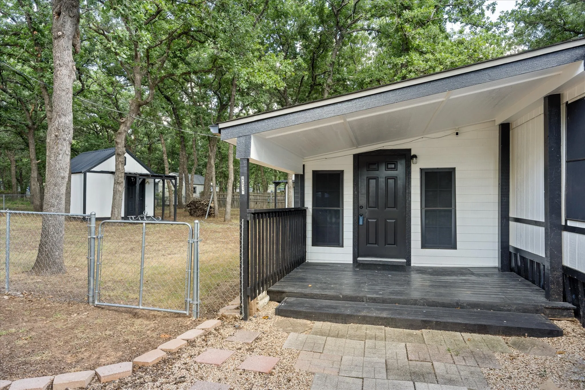 4617 Lyndi Ln
Granbury, TX  76049 Exterior entry