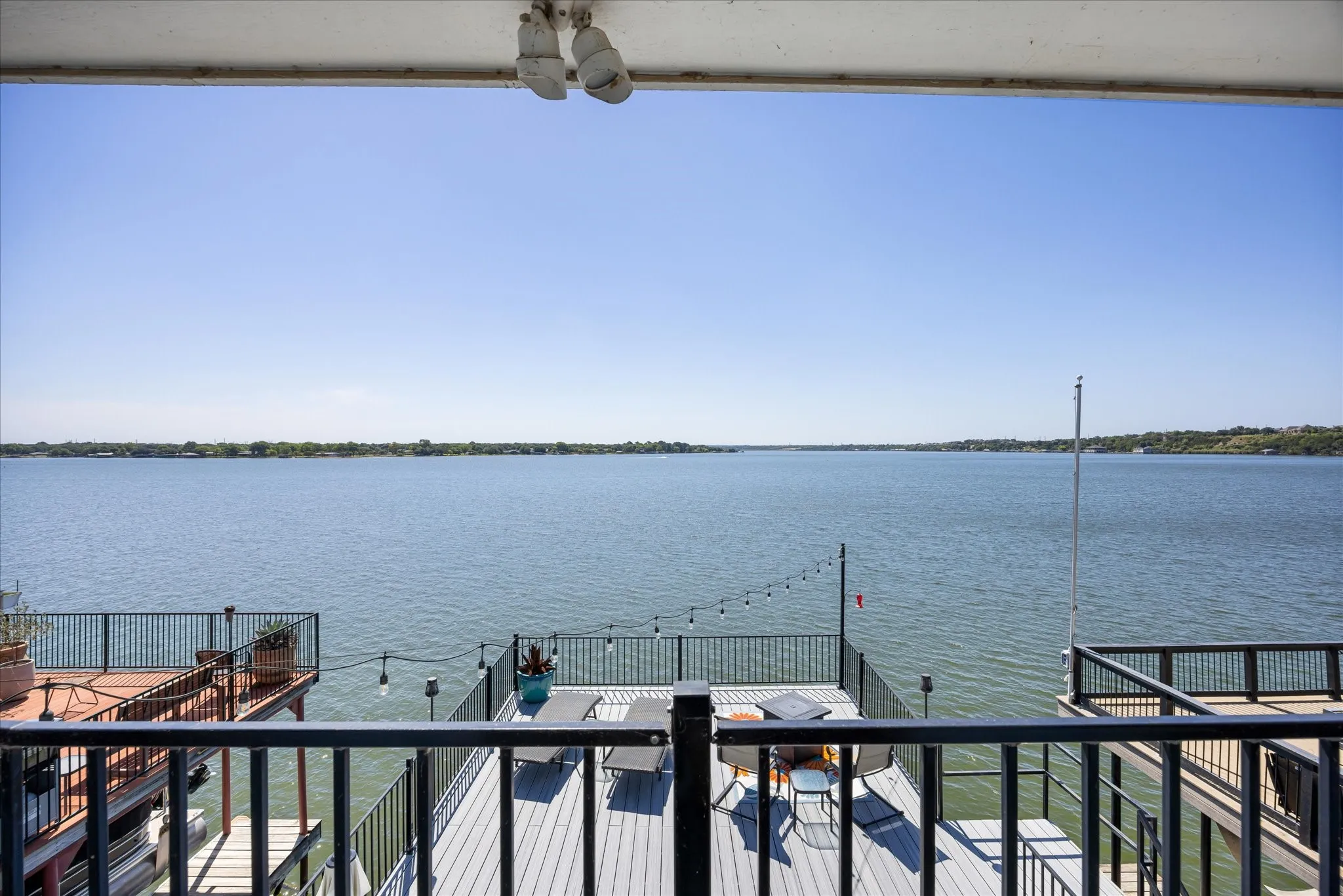 Single Family Residence For Sale in Hood County , 6418 Carol Court, Granbury, Texas 76048, 2 Bedroom, 2 Bathroom, Garage spaces, 1,224 Sqft, built in 1981, mls#21326254, Real Estate Agent in Granbury, Homes For Sale in Hood county, Homes For Sale in Granbury, Realtor in Granbury Texas, Real Estate Brokerage Independent Realty Texas, Luminita Cordes Realtor