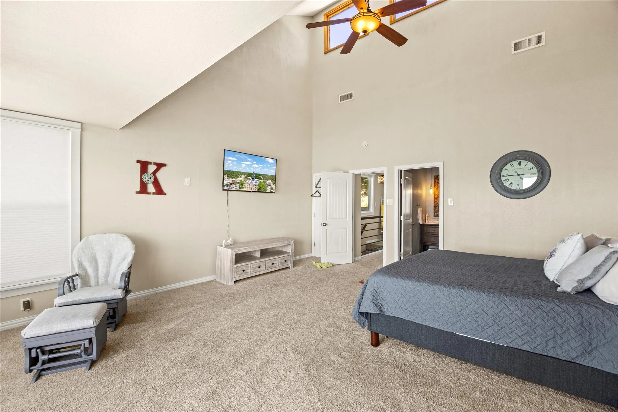 Single Family Residence For Sale in Hood County , 6418 Carol Court, Granbury, Texas 76048, 2 Bedroom, 2 Bathroom, Garage spaces, 1,224 Sqft, built in 1981, mls#21326254, Real Estate Agent in Granbury, Homes For Sale in Hood county, Homes For Sale in Granbury, Realtor in Granbury Texas, Real Estate Brokerage Independent Realty Texas, Luminita Cordes Realtor