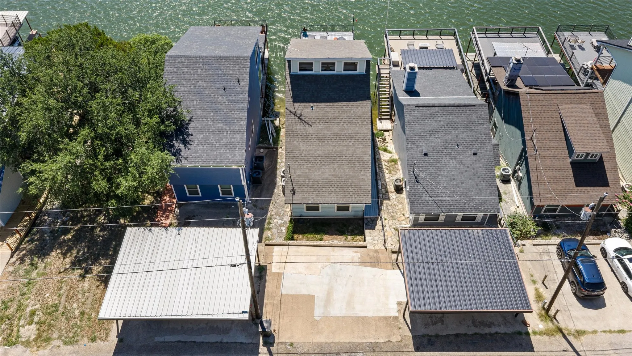 Single Family Residence For Sale in Hood County , 6418 Carol Court, Granbury, Texas 76048, 2 Bedroom, 2 Bathroom, Garage spaces, 1,224 Sqft, built in 1981, mls#21326254, Real Estate Agent in Granbury, Homes For Sale in Hood county, Homes For Sale in Granbury, Realtor in Granbury Texas, Real Estate Brokerage Independent Realty Texas, Luminita Cordes Realtor
