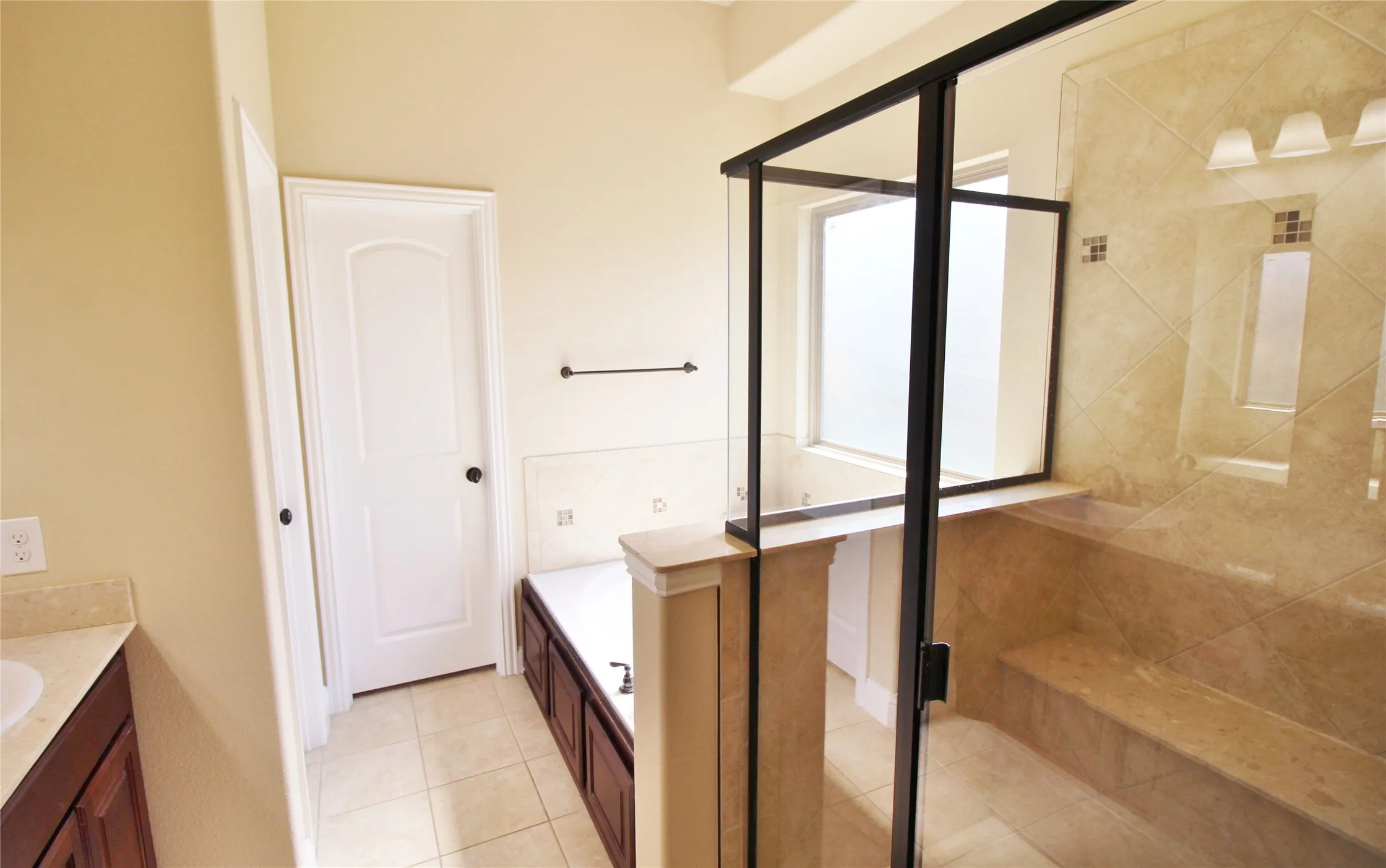 Single Family Residence For Rent in Kaufman County , 505 Clemson Lane, Forney, Texas 75126, 4 Bedroom, 4 Bathroom, 2 Garage spaces, 2,814 Sqft, built in 2016, mls#21326281, Real Estate Agent in Forney, Homes For Rent in Kaufman county, Homes For Rent in Forney, Realtor in Forney Texas, Real Estate Brokerage Independent Realty Texas, Luminita Cordes Realtor