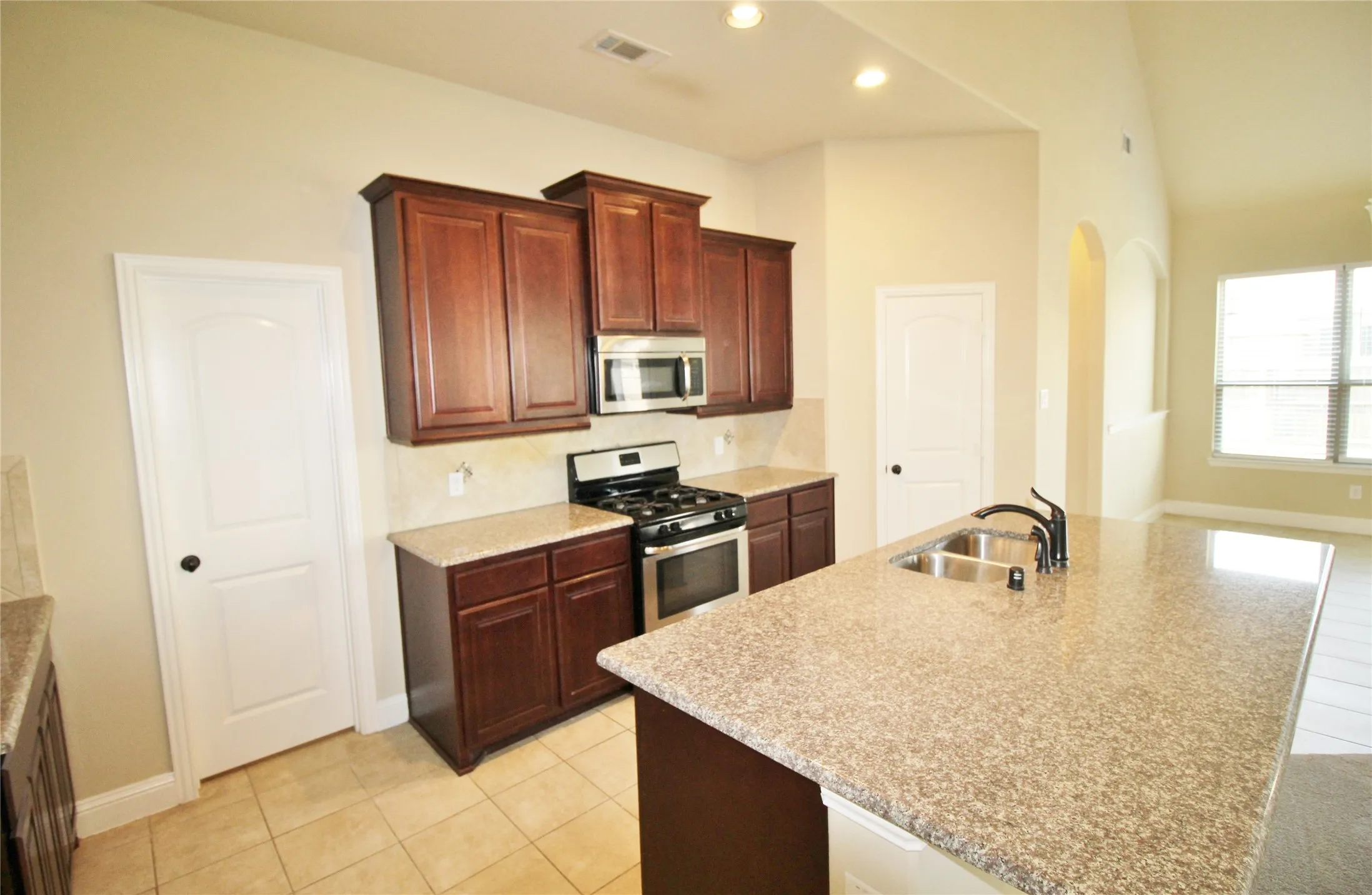 Single Family Residence For Rent in Kaufman County , 505 Clemson Lane, Forney, Texas 75126, 4 Bedroom, 4 Bathroom, 2 Garage spaces, 2,814 Sqft, built in 2016, mls#21326281, Real Estate Agent in Forney, Homes For Rent in Kaufman county, Homes For Rent in Forney, Realtor in Forney Texas, Real Estate Brokerage Independent Realty Texas, Luminita Cordes Realtor