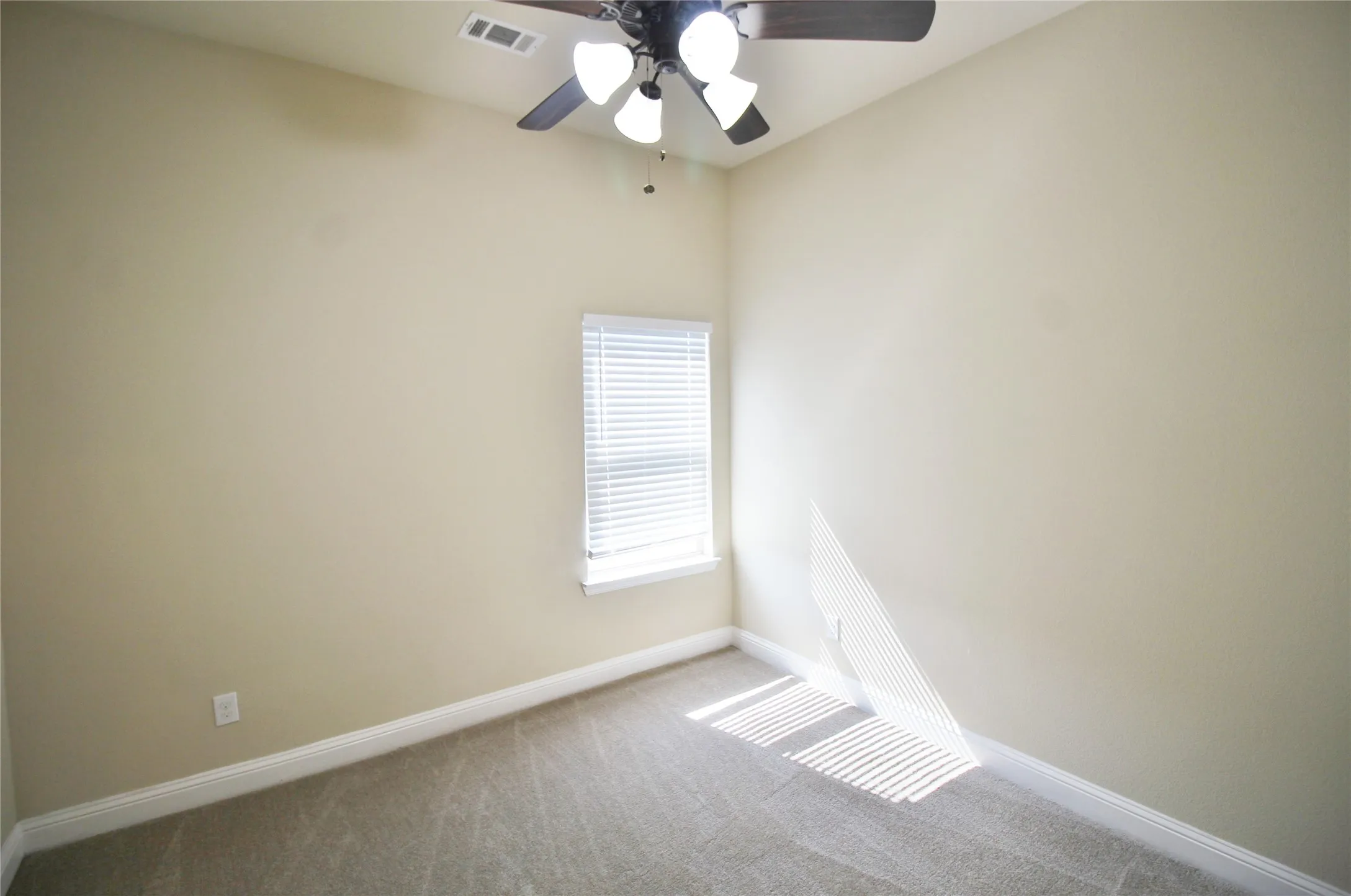Single Family Residence For Rent in Kaufman County , 505 Clemson Lane, Forney, Texas 75126, 4 Bedroom, 4 Bathroom, 2 Garage spaces, 2,814 Sqft, built in 2016, mls#21326281, Real Estate Agent in Forney, Homes For Rent in Kaufman county, Homes For Rent in Forney, Realtor in Forney Texas, Real Estate Brokerage Independent Realty Texas, Luminita Cordes Realtor