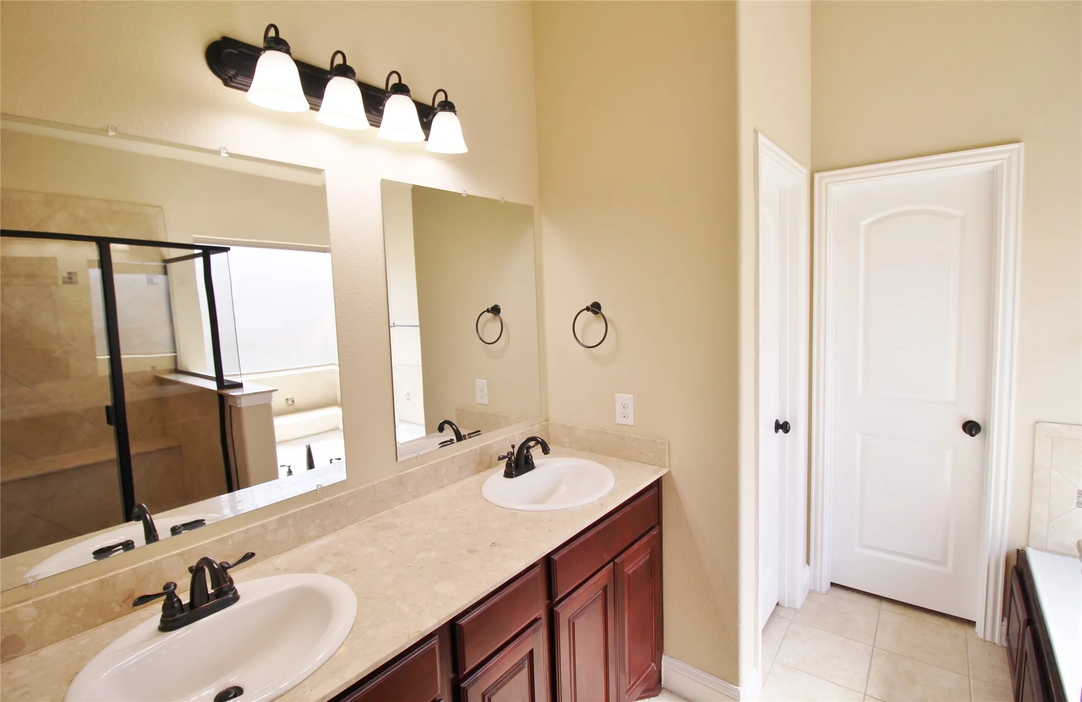 Single Family Residence For Rent in Kaufman County , 505 Clemson Lane, Forney, Texas 75126, 4 Bedroom, 4 Bathroom, 2 Garage spaces, 2,814 Sqft, built in 2016, mls#21326281, Real Estate Agent in Forney, Homes For Rent in Kaufman county, Homes For Rent in Forney, Realtor in Forney Texas, Real Estate Brokerage Independent Realty Texas, Luminita Cordes Realtor