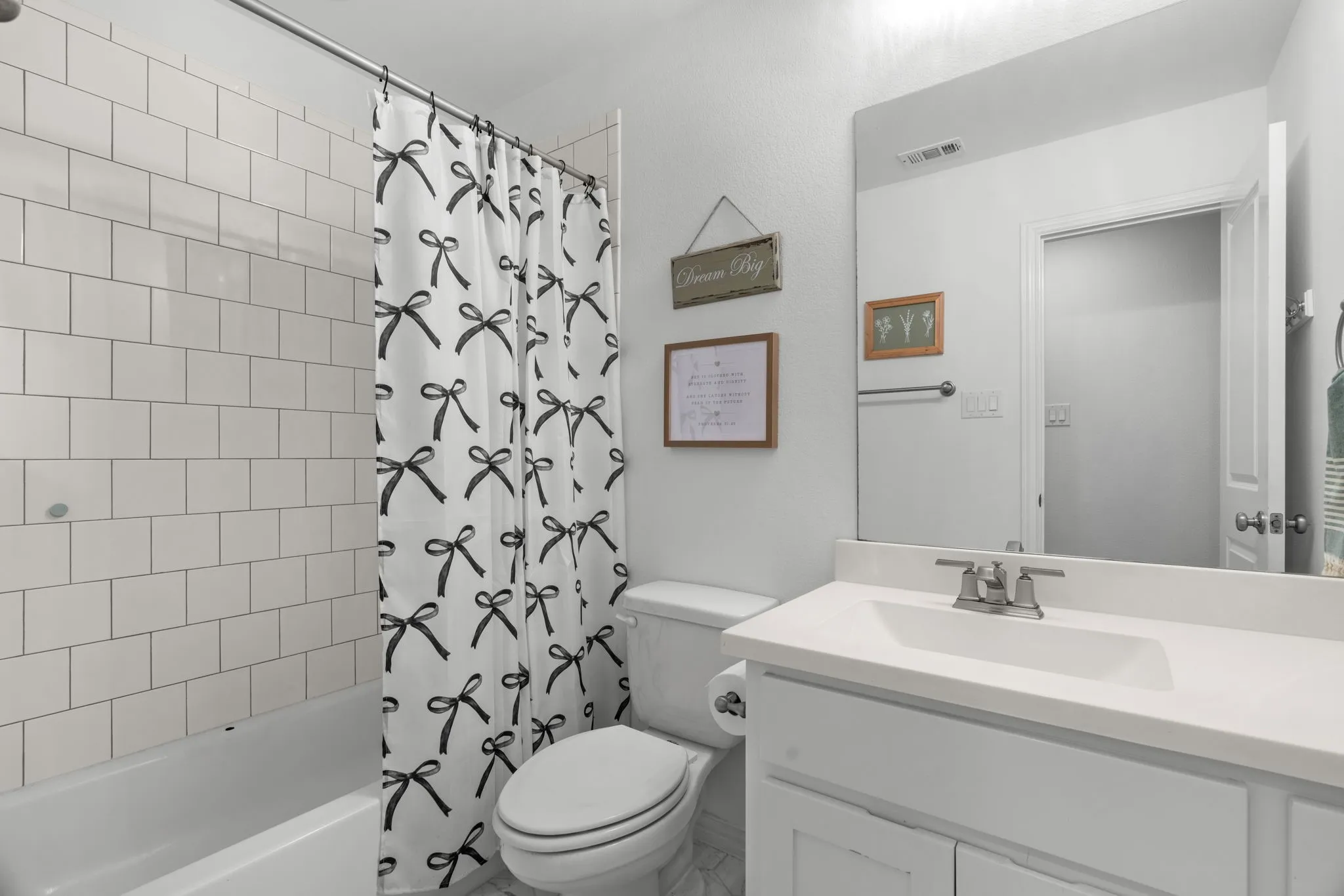 Single Family Residence For Sale in Denton County , 2405 Casia Landing, Northlake, Texas 76226, 5 Bedroom, 4 Bathroom, 3 Garage spaces, 3,452 Sqft, built in 2021, mls#21326176, Real Estate Agent in Northlake, Homes For Sale in Denton county, Homes For Sale in Northlake, Realtor in Northlake Texas, Real Estate Brokerage Independent Realty Texas, Luminita Cordes Realtor