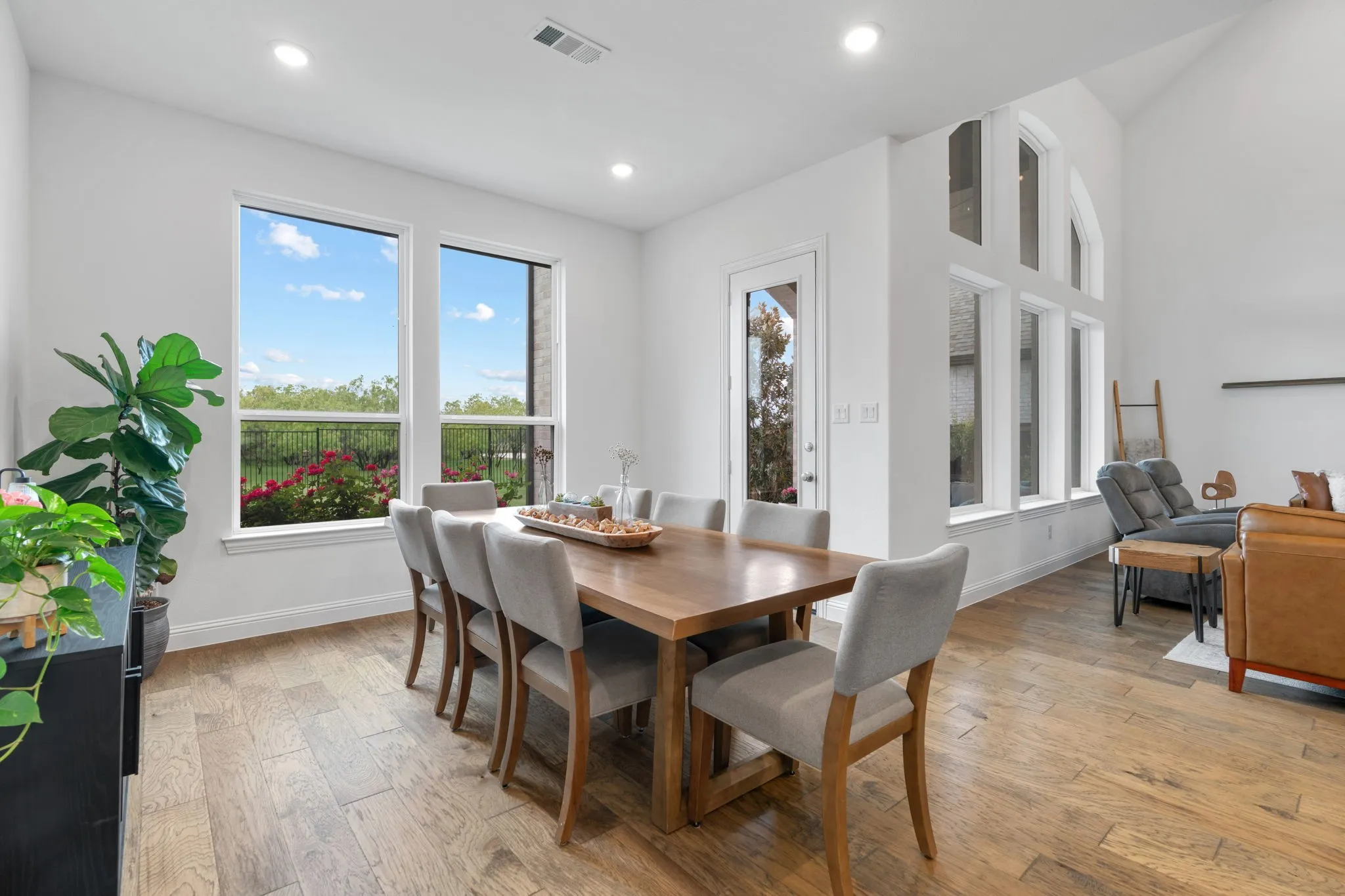 Single Family Residence For Sale in Denton County , 2405 Casia Landing, Northlake, Texas 76226, 5 Bedroom, 4 Bathroom, 3 Garage spaces, 3,452 Sqft, built in 2021, mls#21326176, Real Estate Agent in Northlake, Homes For Sale in Denton county, Homes For Sale in Northlake, Realtor in Northlake Texas, Real Estate Brokerage Independent Realty Texas, Luminita Cordes Realtor
