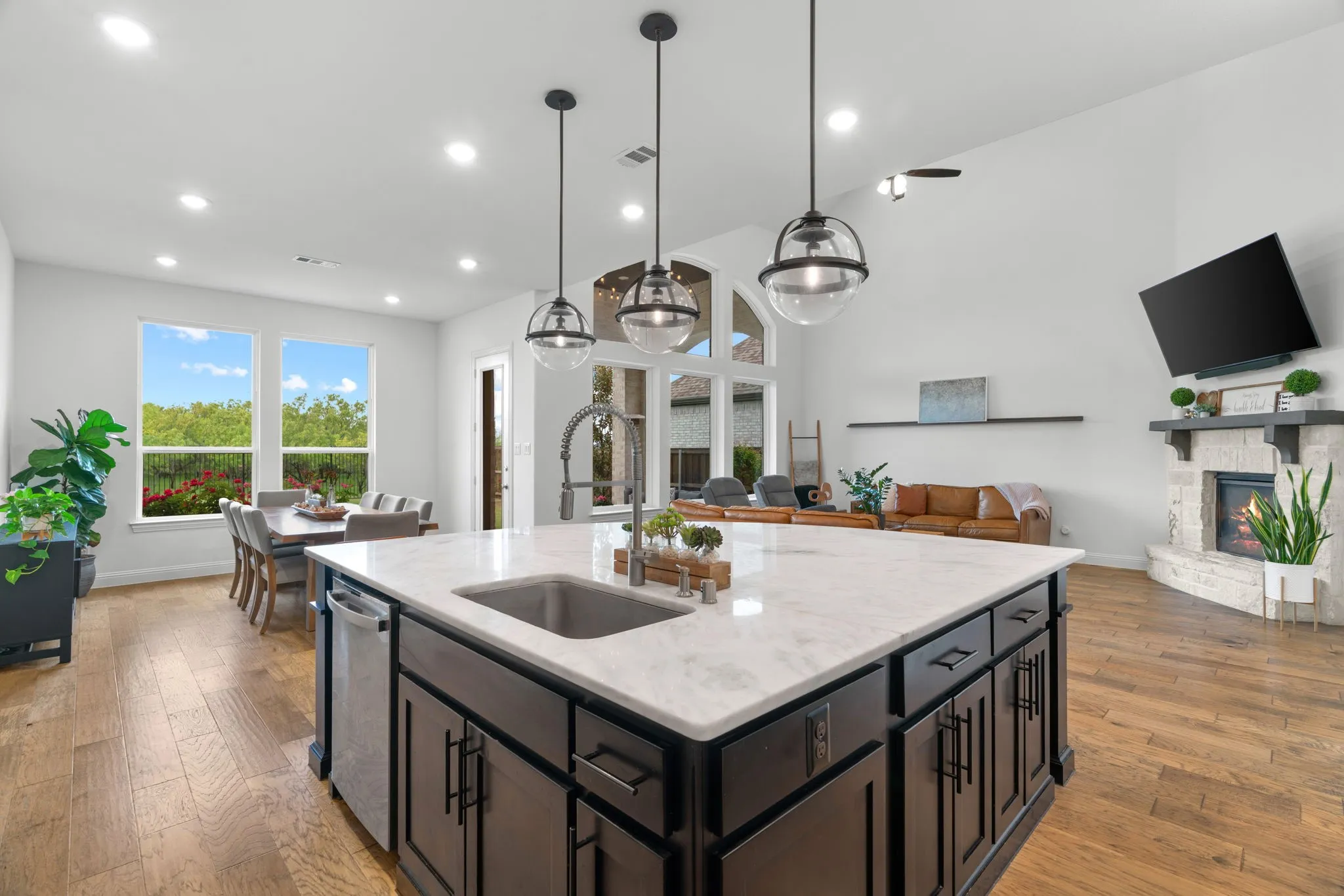 Single Family Residence For Sale in Denton County , 2405 Casia Landing, Northlake, Texas 76226, 5 Bedroom, 4 Bathroom, 3 Garage spaces, 3,452 Sqft, built in 2021, mls#21326176, Real Estate Agent in Northlake, Homes For Sale in Denton county, Homes For Sale in Northlake, Realtor in Northlake Texas, Real Estate Brokerage Independent Realty Texas, Luminita Cordes Realtor