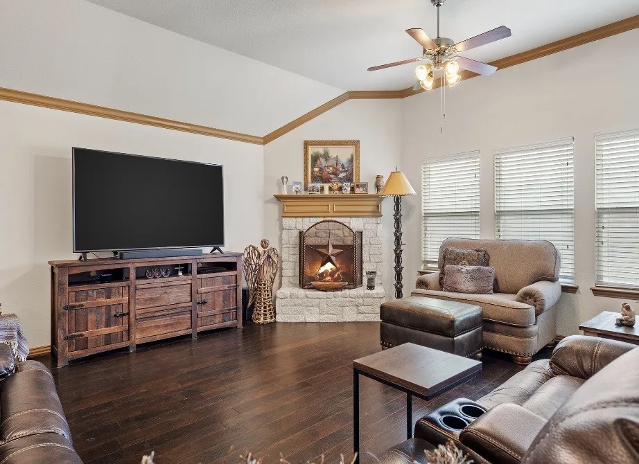 Single Family Residence For Sale in Hunt County , 1009 Ethan Drive, Greenville, Texas 75402, 4 Bedroom, 3 Bathroom, 3 Garage spaces, 2,410 Sqft, built in 2008, mls#21324873, Real Estate Agent in Greenville, Homes For Sale in Hunt county, Homes For Sale in Greenville, Realtor in Greenville Texas, Real Estate Brokerage Independent Realty Texas, Luminita Cordes Realtor