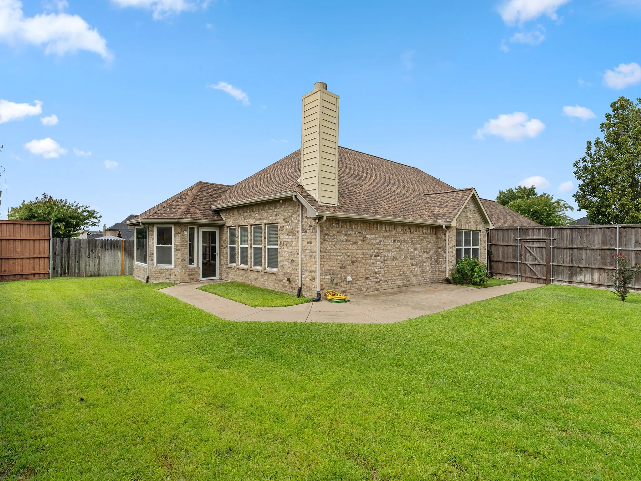 Single Family Residence For Sale in Hunt County , 1009 Ethan Drive, Greenville, Texas 75402, 4 Bedroom, 3 Bathroom, 3 Garage spaces, 2,410 Sqft, built in 2008, mls#21324873, Real Estate Agent in Greenville, Homes For Sale in Hunt county, Homes For Sale in Greenville, Realtor in Greenville Texas, Real Estate Brokerage Independent Realty Texas, Luminita Cordes Realtor