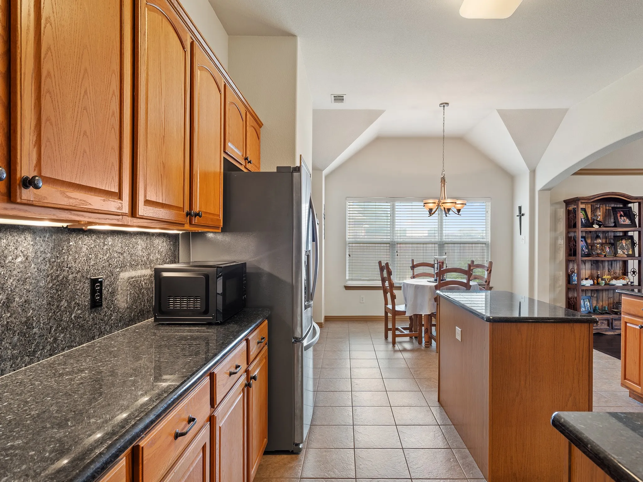 Single Family Residence For Sale in Hunt County , 1009 Ethan Drive, Greenville, Texas 75402, 4 Bedroom, 3 Bathroom, 3 Garage spaces, 2,410 Sqft, built in 2008, mls#21324873, Real Estate Agent in Greenville, Homes For Sale in Hunt county, Homes For Sale in Greenville, Realtor in Greenville Texas, Real Estate Brokerage Independent Realty Texas, Luminita Cordes Realtor