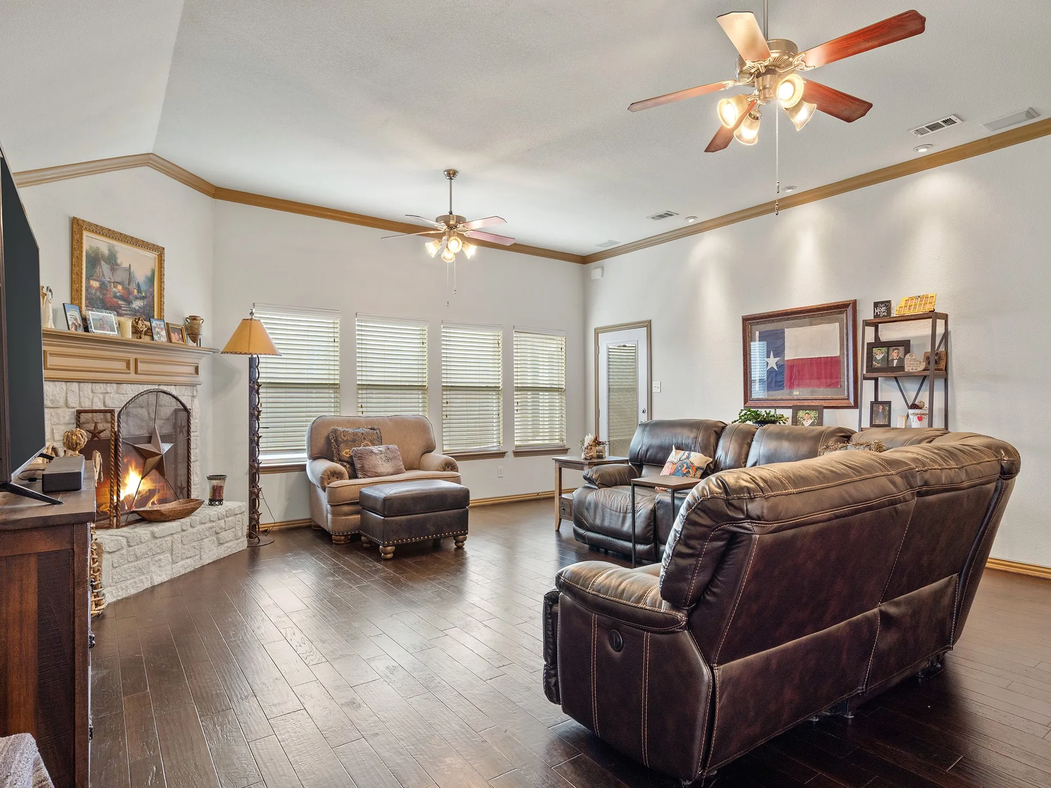 Single Family Residence For Sale in Hunt County , 1009 Ethan Drive, Greenville, Texas 75402, 4 Bedroom, 3 Bathroom, 3 Garage spaces, 2,410 Sqft, built in 2008, mls#21324873, Real Estate Agent in Greenville, Homes For Sale in Hunt county, Homes For Sale in Greenville, Realtor in Greenville Texas, Real Estate Brokerage Independent Realty Texas, Luminita Cordes Realtor