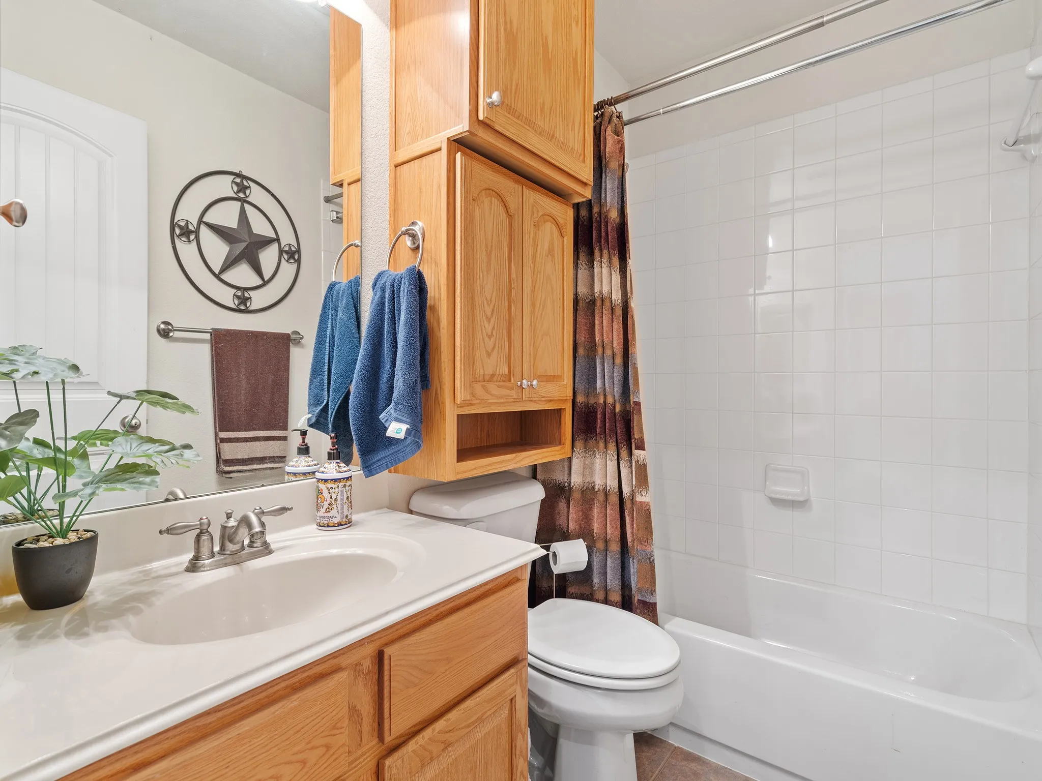 Single Family Residence For Sale in Hunt County , 1009 Ethan Drive, Greenville, Texas 75402, 4 Bedroom, 3 Bathroom, 3 Garage spaces, 2,410 Sqft, built in 2008, mls#21324873, Real Estate Agent in Greenville, Homes For Sale in Hunt county, Homes For Sale in Greenville, Realtor in Greenville Texas, Real Estate Brokerage Independent Realty Texas, Luminita Cordes Realtor