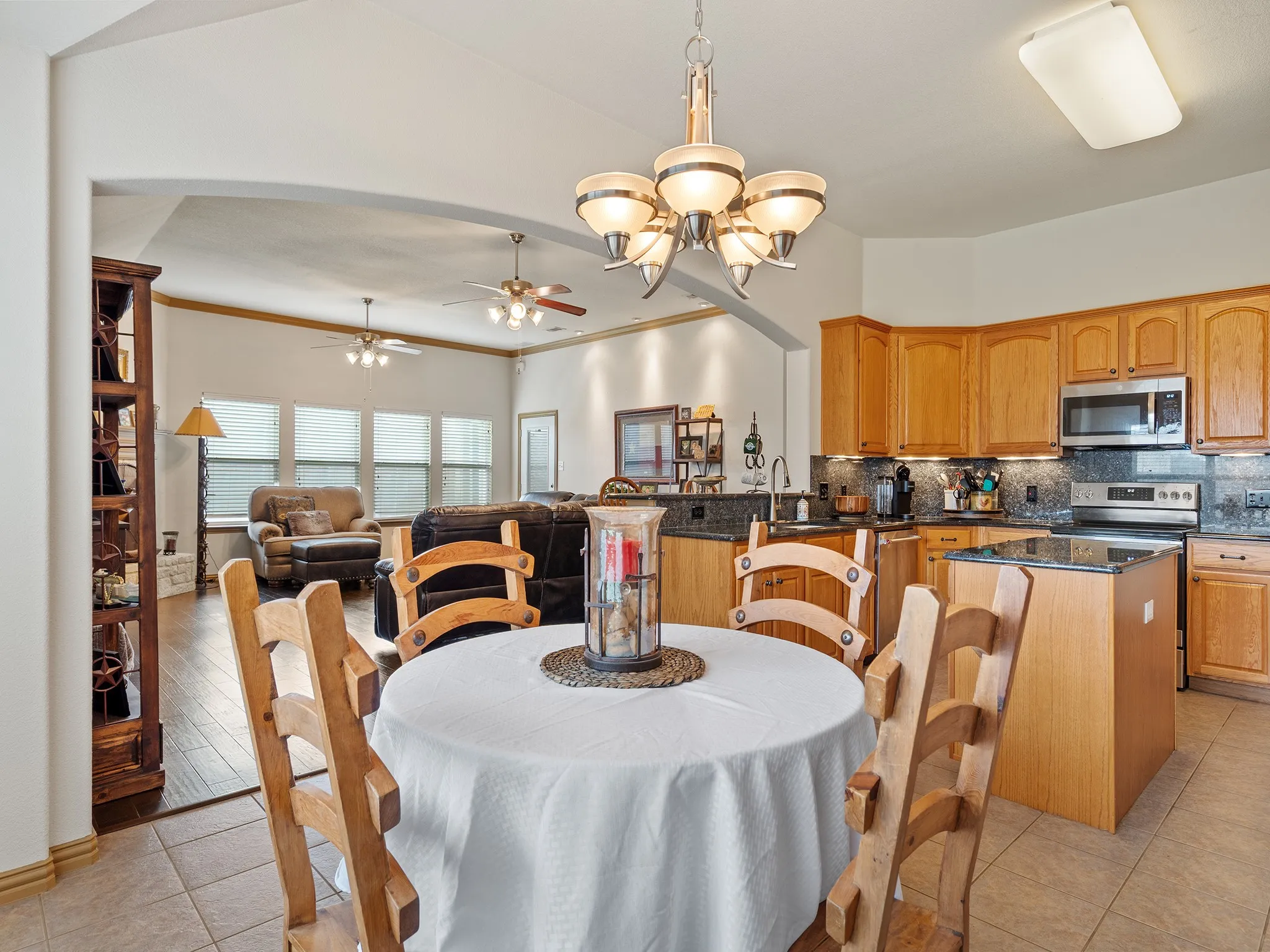Single Family Residence For Sale in Hunt County , 1009 Ethan Drive, Greenville, Texas 75402, 4 Bedroom, 3 Bathroom, 3 Garage spaces, 2,410 Sqft, built in 2008, mls#21324873, Real Estate Agent in Greenville, Homes For Sale in Hunt county, Homes For Sale in Greenville, Realtor in Greenville Texas, Real Estate Brokerage Independent Realty Texas, Luminita Cordes Realtor