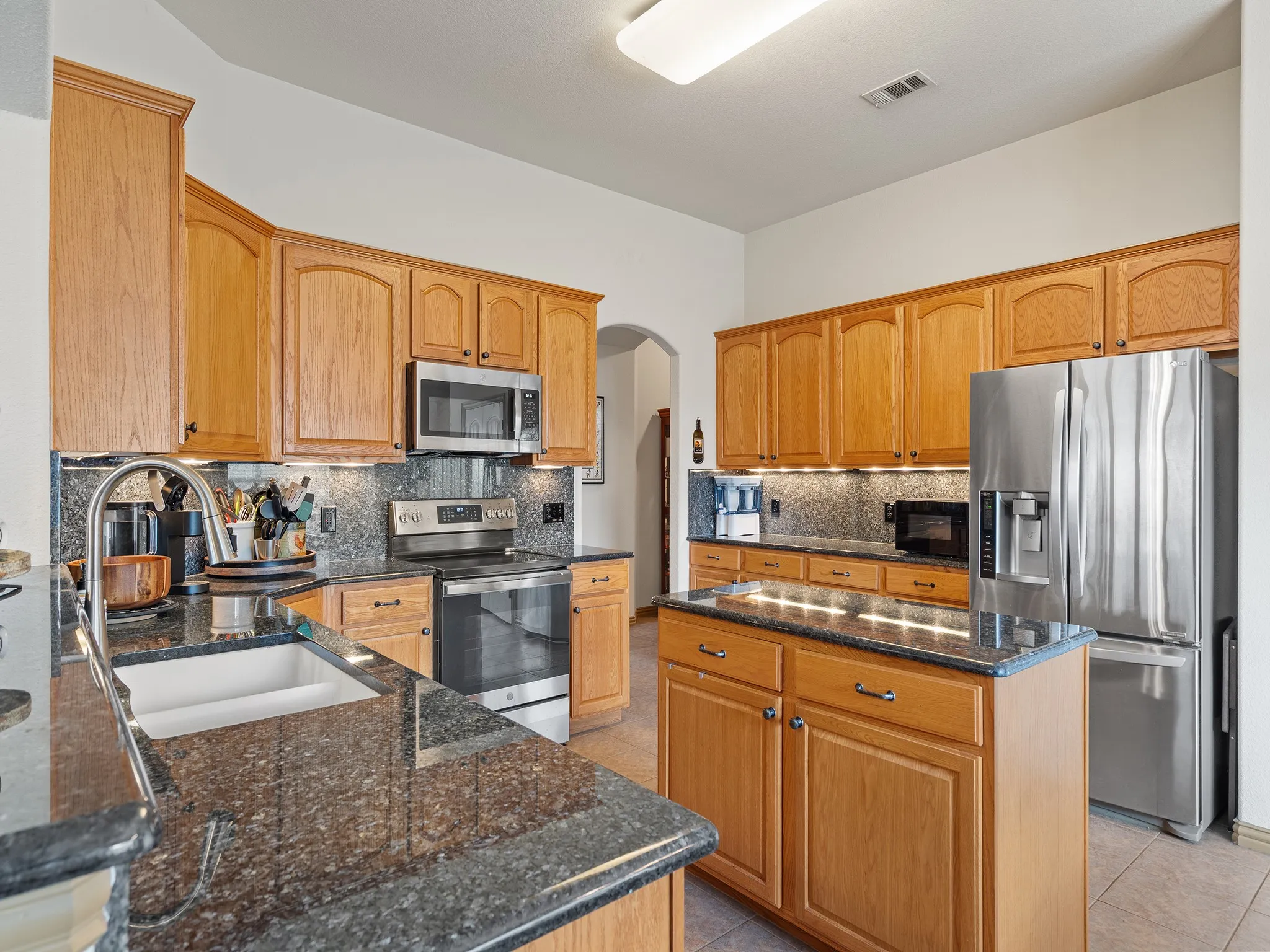 Single Family Residence For Sale in Hunt County , 1009 Ethan Drive, Greenville, Texas 75402, 4 Bedroom, 3 Bathroom, 3 Garage spaces, 2,410 Sqft, built in 2008, mls#21324873, Real Estate Agent in Greenville, Homes For Sale in Hunt county, Homes For Sale in Greenville, Realtor in Greenville Texas, Real Estate Brokerage Independent Realty Texas, Luminita Cordes Realtor