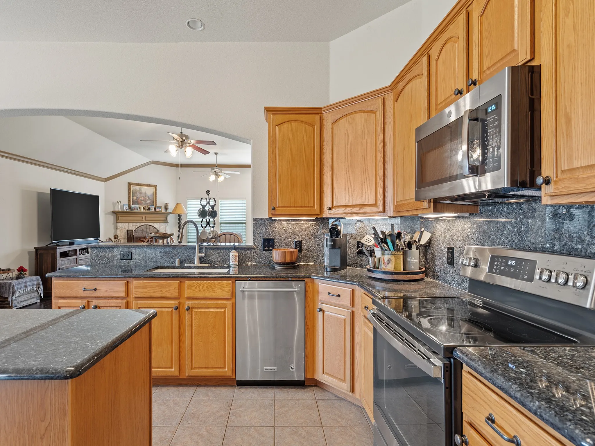 Single Family Residence For Sale in Hunt County , 1009 Ethan Drive, Greenville, Texas 75402, 4 Bedroom, 3 Bathroom, 3 Garage spaces, 2,410 Sqft, built in 2008, mls#21324873, Real Estate Agent in Greenville, Homes For Sale in Hunt county, Homes For Sale in Greenville, Realtor in Greenville Texas, Real Estate Brokerage Independent Realty Texas, Luminita Cordes Realtor