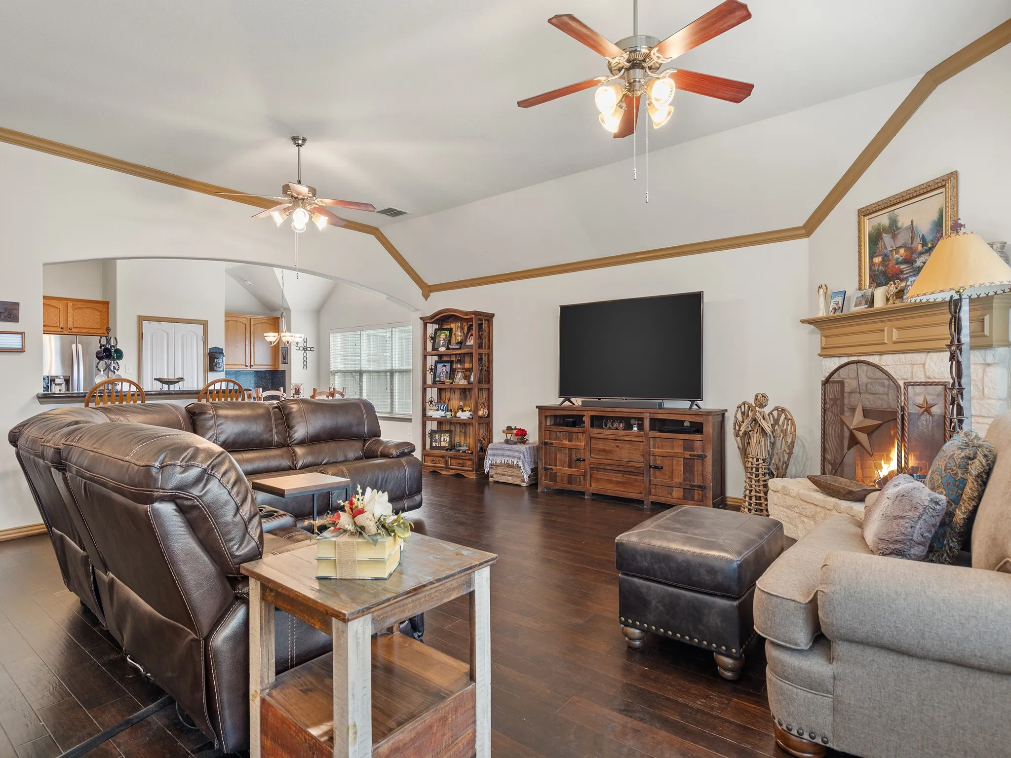 Single Family Residence For Sale in Hunt County , 1009 Ethan Drive, Greenville, Texas 75402, 4 Bedroom, 3 Bathroom, 3 Garage spaces, 2,410 Sqft, built in 2008, mls#21324873, Real Estate Agent in Greenville, Homes For Sale in Hunt county, Homes For Sale in Greenville, Realtor in Greenville Texas, Real Estate Brokerage Independent Realty Texas, Luminita Cordes Realtor