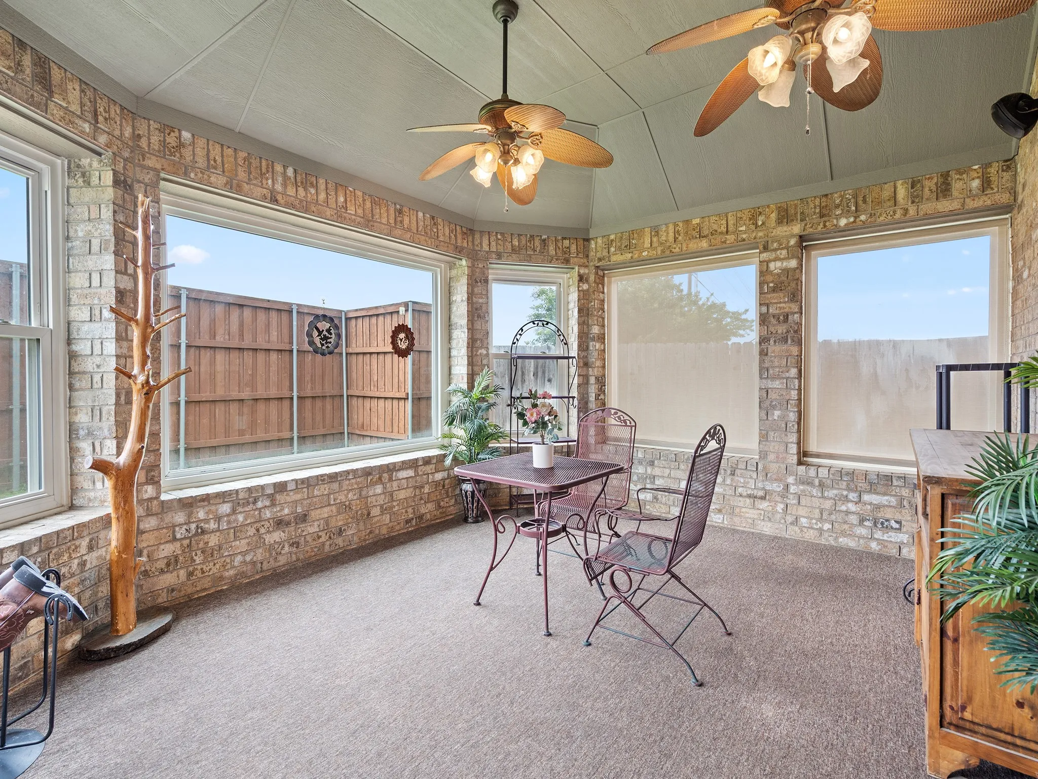 Single Family Residence For Sale in Hunt County , 1009 Ethan Drive, Greenville, Texas 75402, 4 Bedroom, 3 Bathroom, 3 Garage spaces, 2,410 Sqft, built in 2008, mls#21324873, Real Estate Agent in Greenville, Homes For Sale in Hunt county, Homes For Sale in Greenville, Realtor in Greenville Texas, Real Estate Brokerage Independent Realty Texas, Luminita Cordes Realtor