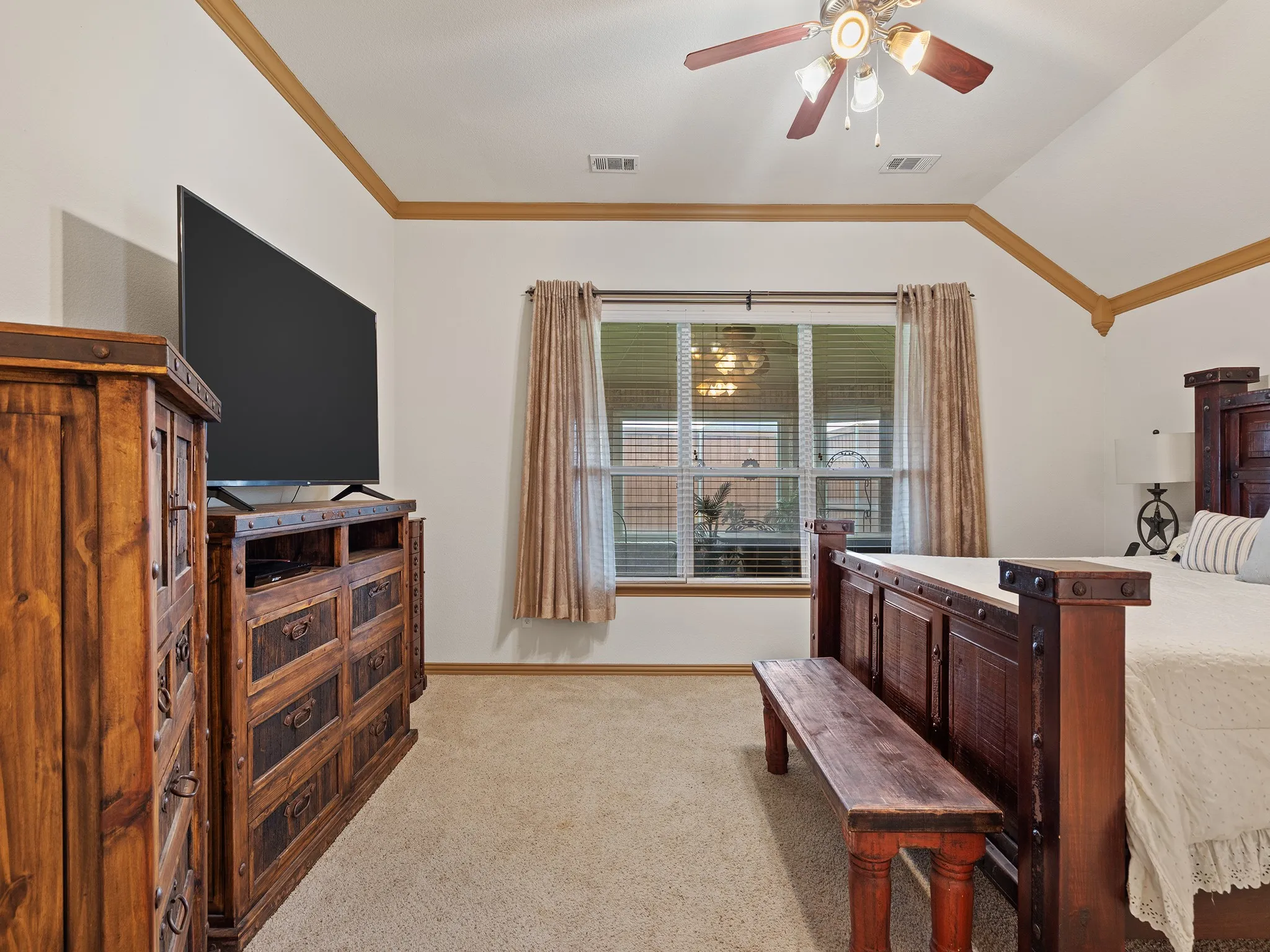 Single Family Residence For Sale in Hunt County , 1009 Ethan Drive, Greenville, Texas 75402, 4 Bedroom, 3 Bathroom, 3 Garage spaces, 2,410 Sqft, built in 2008, mls#21324873, Real Estate Agent in Greenville, Homes For Sale in Hunt county, Homes For Sale in Greenville, Realtor in Greenville Texas, Real Estate Brokerage Independent Realty Texas, Luminita Cordes Realtor