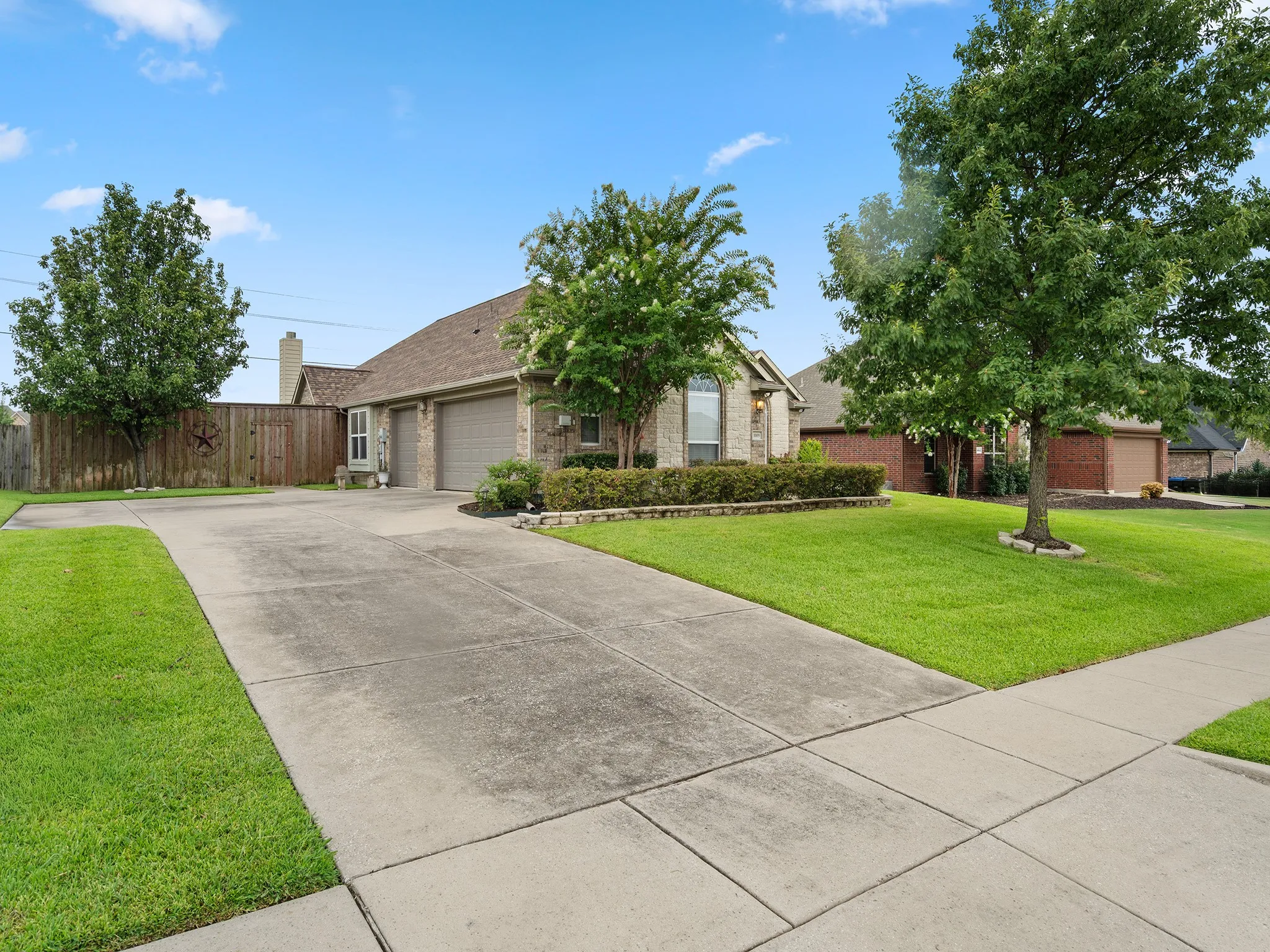 Single Family Residence For Sale in Hunt County , 1009 Ethan Drive, Greenville, Texas 75402, 4 Bedroom, 3 Bathroom, 3 Garage spaces, 2,410 Sqft, built in 2008, mls#21324873, Real Estate Agent in Greenville, Homes For Sale in Hunt county, Homes For Sale in Greenville, Realtor in Greenville Texas, Real Estate Brokerage Independent Realty Texas, Luminita Cordes Realtor