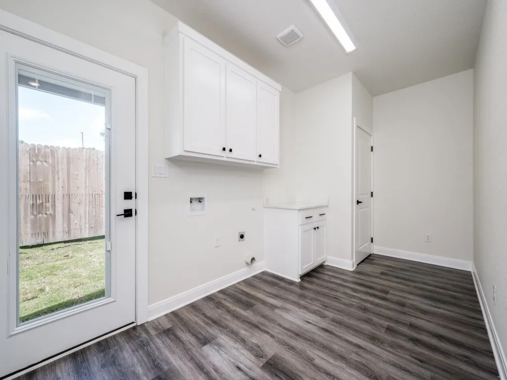 Single Family Residence For Sale in Wise County , 204 W Collins, Decatur, Texas 76234, 3 Bedroom, 2 Bathroom, 2 Garage spaces, 1,760 Sqft, built in 2025, mls#21326271, Real Estate Agent in Decatur, Homes For Sale in Wise county, Homes For Sale in Decatur, Realtor in Decatur Texas, Real Estate Brokerage Independent Realty Texas, Luminita Cordes Realtor