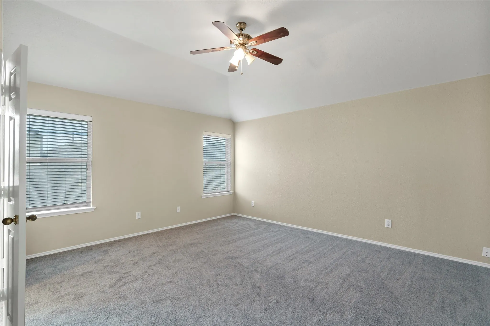 Single Family Residence For Rent in Tarrant County , 4402 Emerald Leaf Drive, Mansfield, Texas 76063, 4 Bedroom, 3 Bathroom, 2 Garage spaces, 2,596 Sqft, built in 2006, mls#21326293, Real Estate Agent in Mansfield, Homes For Rent in Tarrant county, Homes For Rent in Mansfield, Realtor in Mansfield Texas, Real Estate Brokerage Independent Realty Texas, Luminita Cordes Realtor