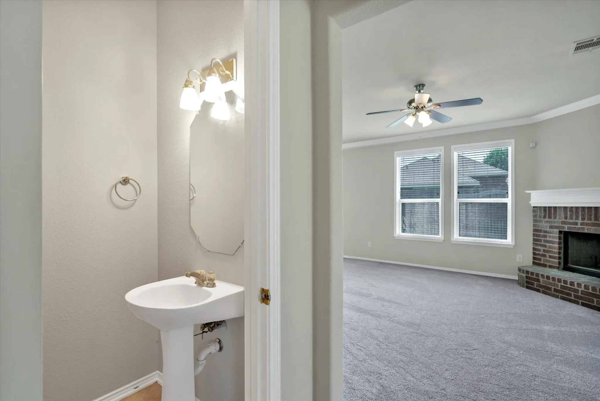 Single Family Residence For Rent in Tarrant County , 4402 Emerald Leaf Drive, Mansfield, Texas 76063, 4 Bedroom, 3 Bathroom, 2 Garage spaces, 2,596 Sqft, built in 2006, mls#21326293, Real Estate Agent in Mansfield, Homes For Rent in Tarrant county, Homes For Rent in Mansfield, Realtor in Mansfield Texas, Real Estate Brokerage Independent Realty Texas, Luminita Cordes Realtor