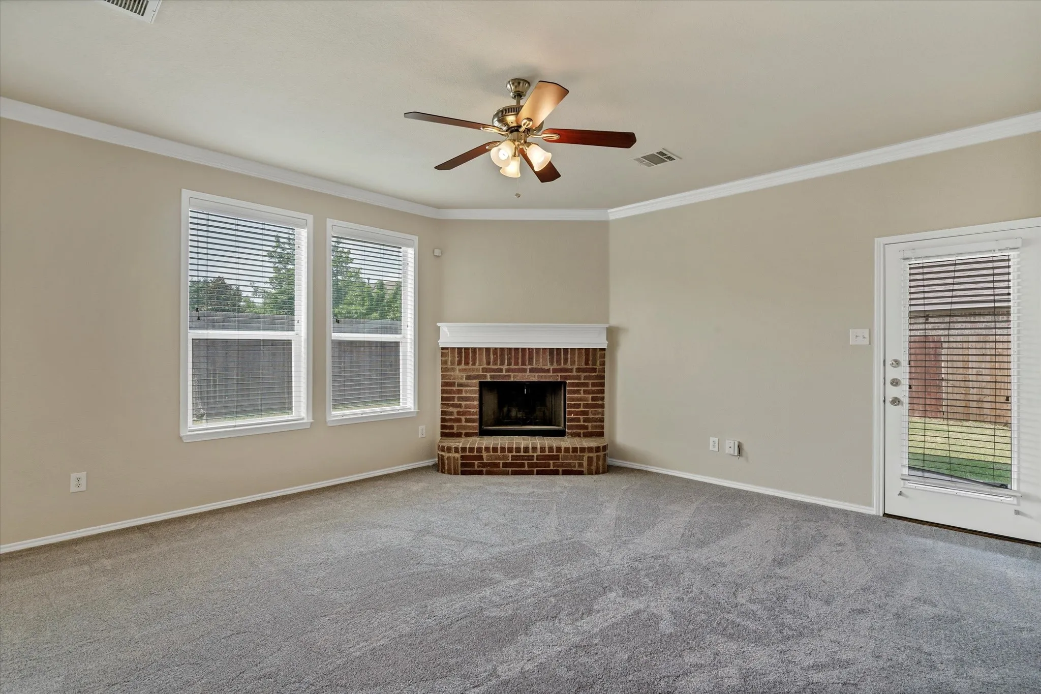 Single Family Residence For Rent in Tarrant County , 4402 Emerald Leaf Drive, Mansfield, Texas 76063, 4 Bedroom, 3 Bathroom, 2 Garage spaces, 2,596 Sqft, built in 2006, mls#21326293, Real Estate Agent in Mansfield, Homes For Rent in Tarrant county, Homes For Rent in Mansfield, Realtor in Mansfield Texas, Real Estate Brokerage Independent Realty Texas, Luminita Cordes Realtor