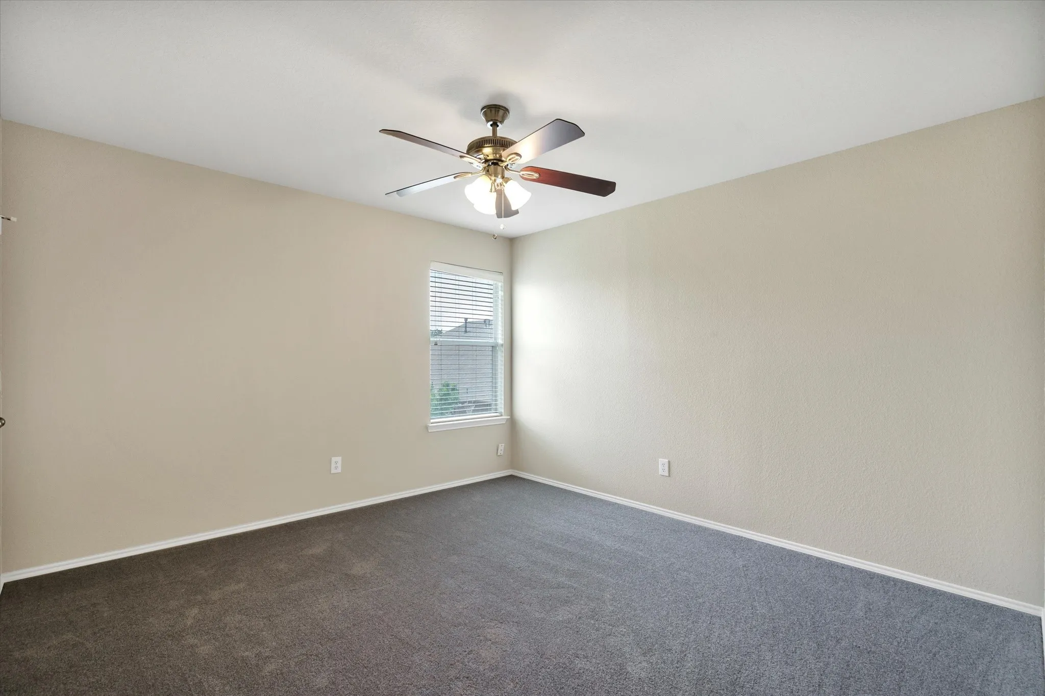 Single Family Residence For Rent in Tarrant County , 4402 Emerald Leaf Drive, Mansfield, Texas 76063, 4 Bedroom, 3 Bathroom, 2 Garage spaces, 2,596 Sqft, built in 2006, mls#21326293, Real Estate Agent in Mansfield, Homes For Rent in Tarrant county, Homes For Rent in Mansfield, Realtor in Mansfield Texas, Real Estate Brokerage Independent Realty Texas, Luminita Cordes Realtor