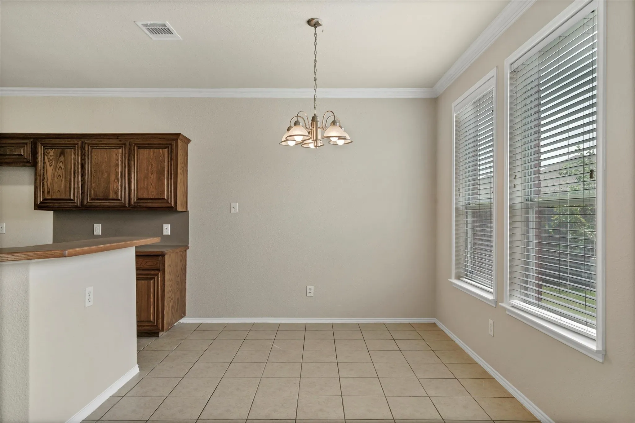 Single Family Residence For Rent in Tarrant County , 4402 Emerald Leaf Drive, Mansfield, Texas 76063, 4 Bedroom, 3 Bathroom, 2 Garage spaces, 2,596 Sqft, built in 2006, mls#21326293, Real Estate Agent in Mansfield, Homes For Rent in Tarrant county, Homes For Rent in Mansfield, Realtor in Mansfield Texas, Real Estate Brokerage Independent Realty Texas, Luminita Cordes Realtor