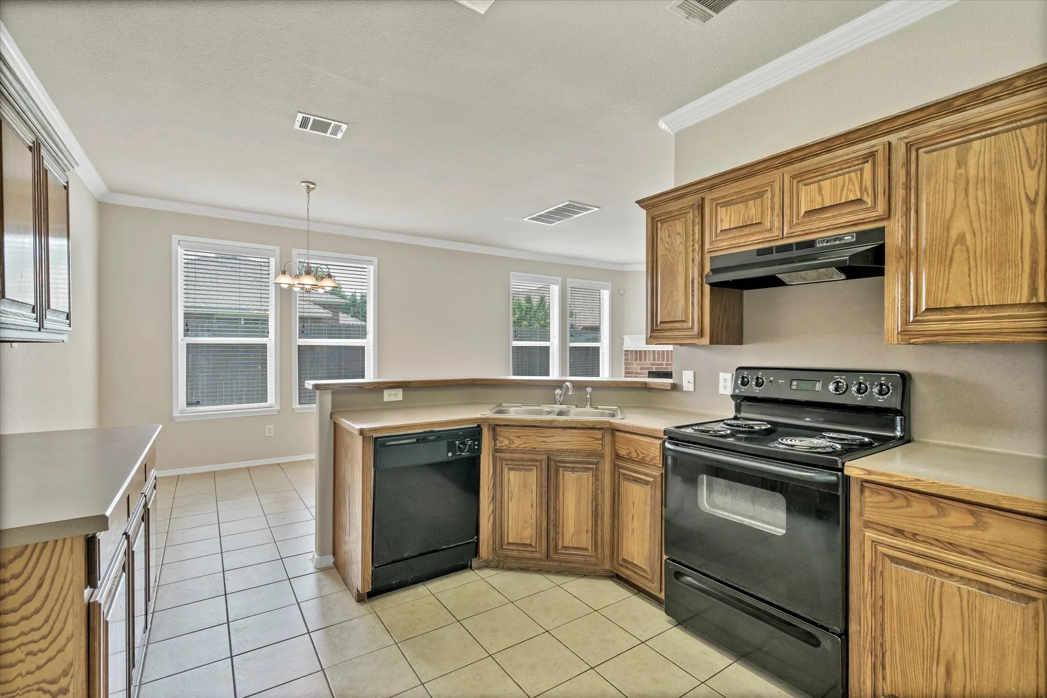Single Family Residence For Rent in Tarrant County , 4402 Emerald Leaf Drive, Mansfield, Texas 76063, 4 Bedroom, 3 Bathroom, 2 Garage spaces, 2,596 Sqft, built in 2006, mls#21326293, Real Estate Agent in Mansfield, Homes For Rent in Tarrant county, Homes For Rent in Mansfield, Realtor in Mansfield Texas, Real Estate Brokerage Independent Realty Texas, Luminita Cordes Realtor