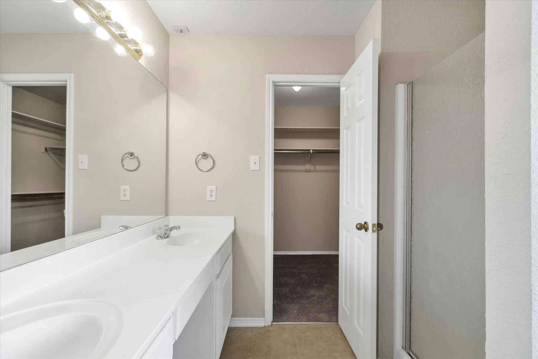 Single Family Residence For Rent in Tarrant County , 4402 Emerald Leaf Drive, Mansfield, Texas 76063, 4 Bedroom, 3 Bathroom, 2 Garage spaces, 2,596 Sqft, built in 2006, mls#21326293, Real Estate Agent in Mansfield, Homes For Rent in Tarrant county, Homes For Rent in Mansfield, Realtor in Mansfield Texas, Real Estate Brokerage Independent Realty Texas, Luminita Cordes Realtor