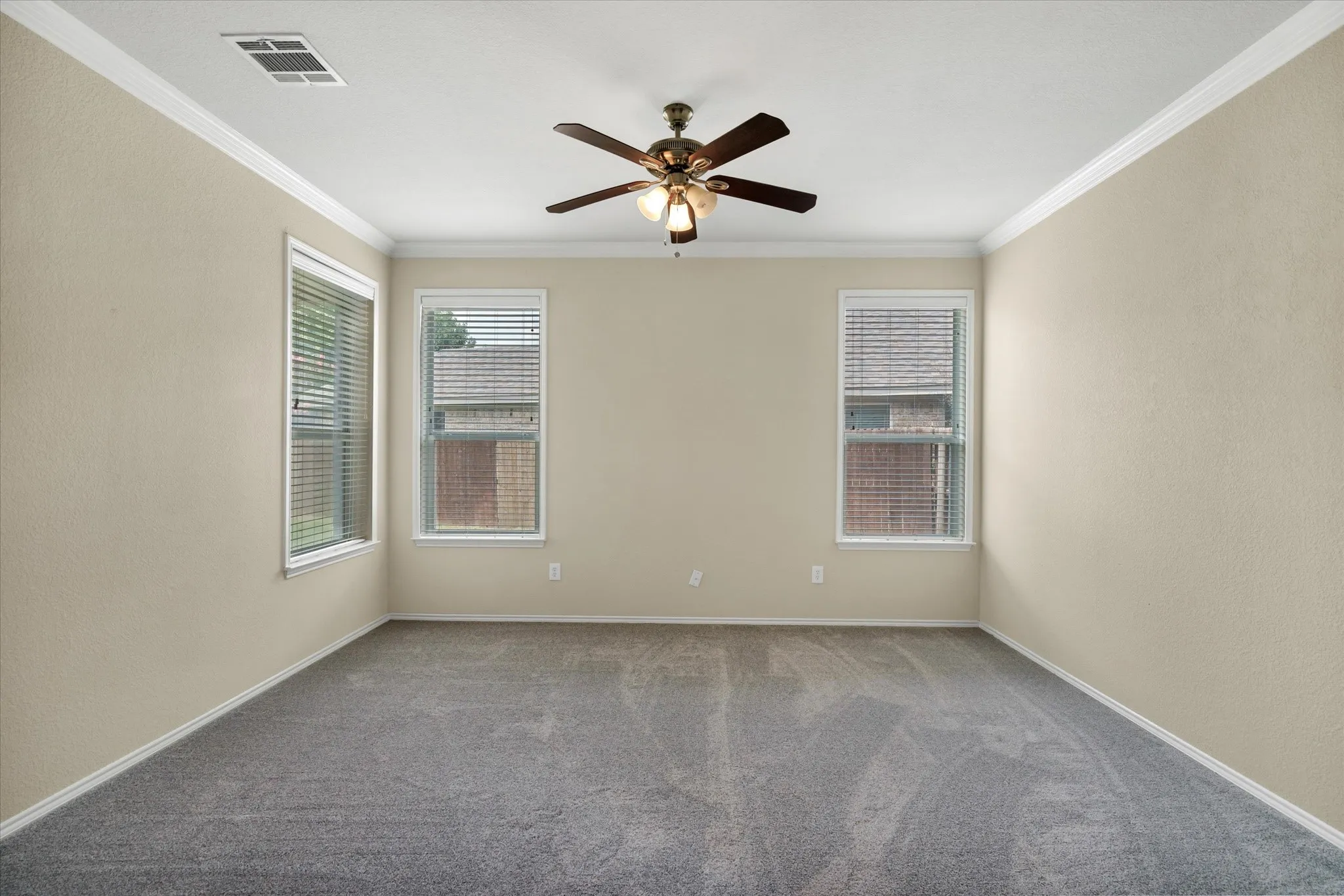 Single Family Residence For Rent in Tarrant County , 4402 Emerald Leaf Drive, Mansfield, Texas 76063, 4 Bedroom, 3 Bathroom, 2 Garage spaces, 2,596 Sqft, built in 2006, mls#21326293, Real Estate Agent in Mansfield, Homes For Rent in Tarrant county, Homes For Rent in Mansfield, Realtor in Mansfield Texas, Real Estate Brokerage Independent Realty Texas, Luminita Cordes Realtor