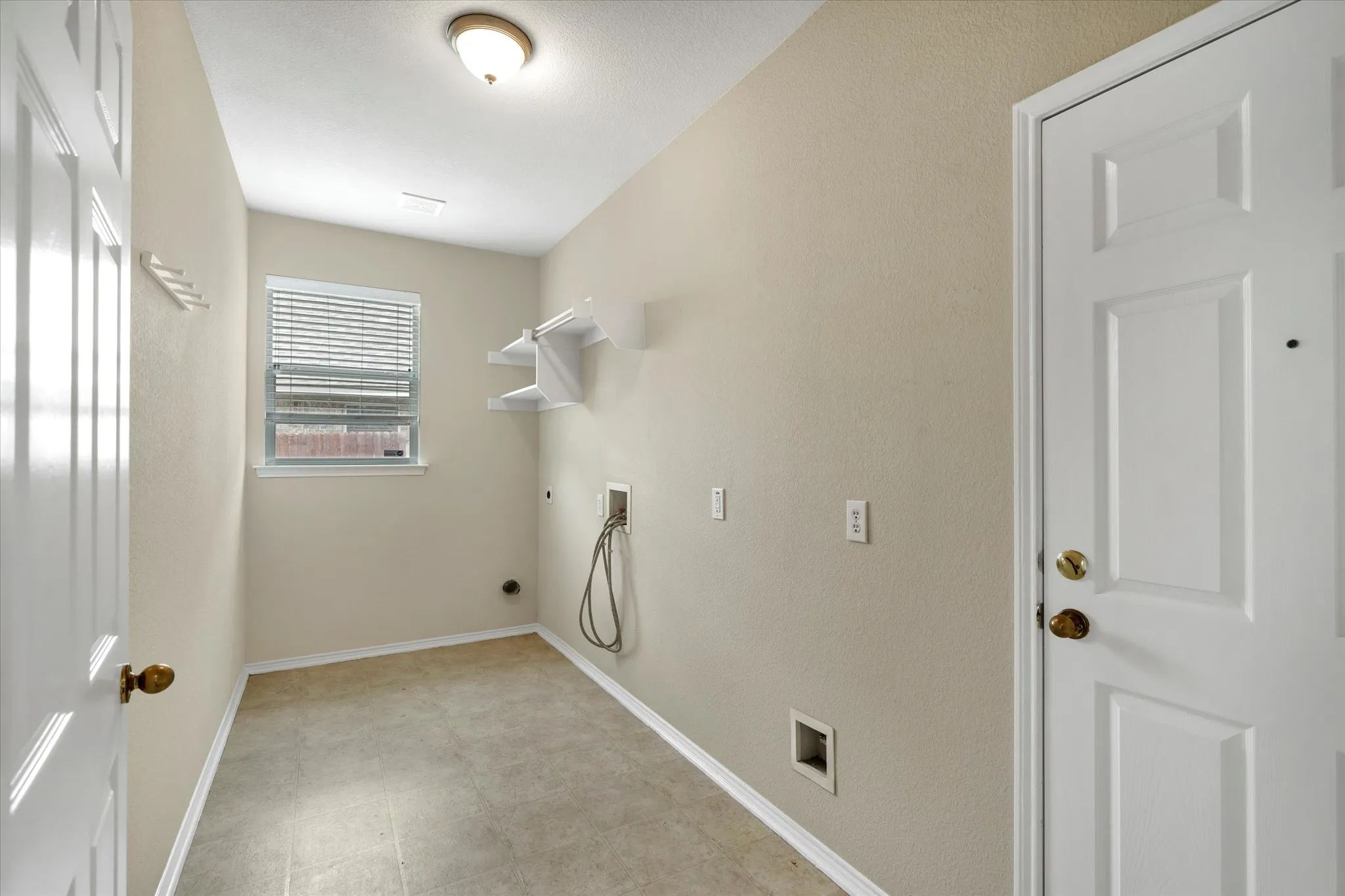 Single Family Residence For Rent in Tarrant County , 4402 Emerald Leaf Drive, Mansfield, Texas 76063, 4 Bedroom, 3 Bathroom, 2 Garage spaces, 2,596 Sqft, built in 2006, mls#21326293, Real Estate Agent in Mansfield, Homes For Rent in Tarrant county, Homes For Rent in Mansfield, Realtor in Mansfield Texas, Real Estate Brokerage Independent Realty Texas, Luminita Cordes Realtor