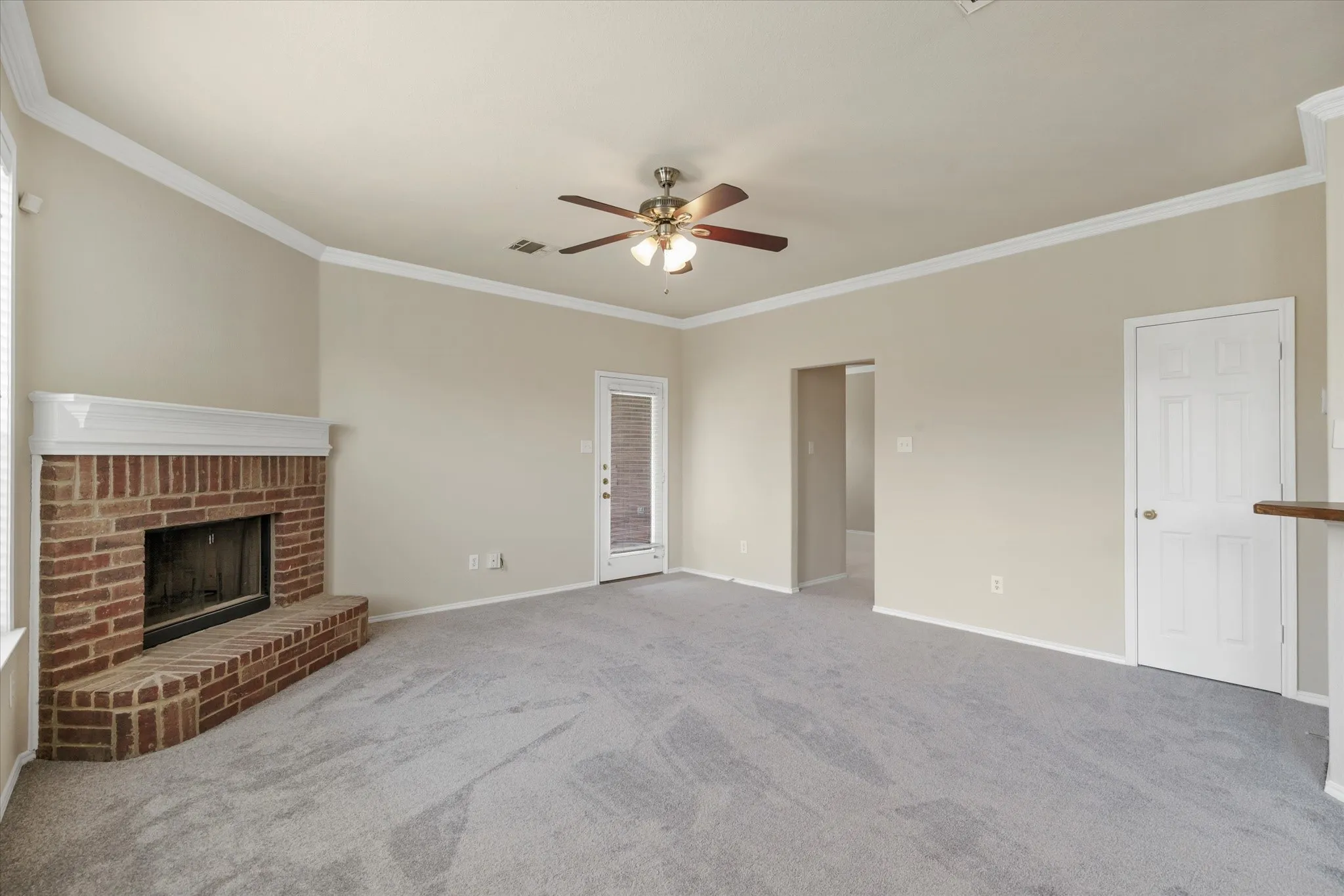 Single Family Residence For Rent in Tarrant County , 4402 Emerald Leaf Drive, Mansfield, Texas 76063, 4 Bedroom, 3 Bathroom, 2 Garage spaces, 2,596 Sqft, built in 2006, mls#21326293, Real Estate Agent in Mansfield, Homes For Rent in Tarrant county, Homes For Rent in Mansfield, Realtor in Mansfield Texas, Real Estate Brokerage Independent Realty Texas, Luminita Cordes Realtor