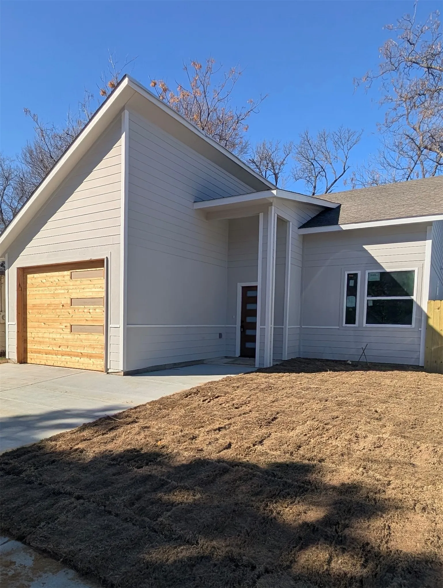 Single Family Residence For Sale in Dallas County , 2631 Burger Avenue, Dallas, Texas 75215, 3 Bedroom, 2 Bathroom, 1 Garage spaces, 1,437 Sqft, built in 2025, mls#21326288, Real Estate Agent in Dallas, Homes For Sale in Dallas county, Homes For Sale in Dallas, Realtor in Dallas Texas, Real Estate Brokerage Independent Realty Texas, Luminita Cordes Realtor