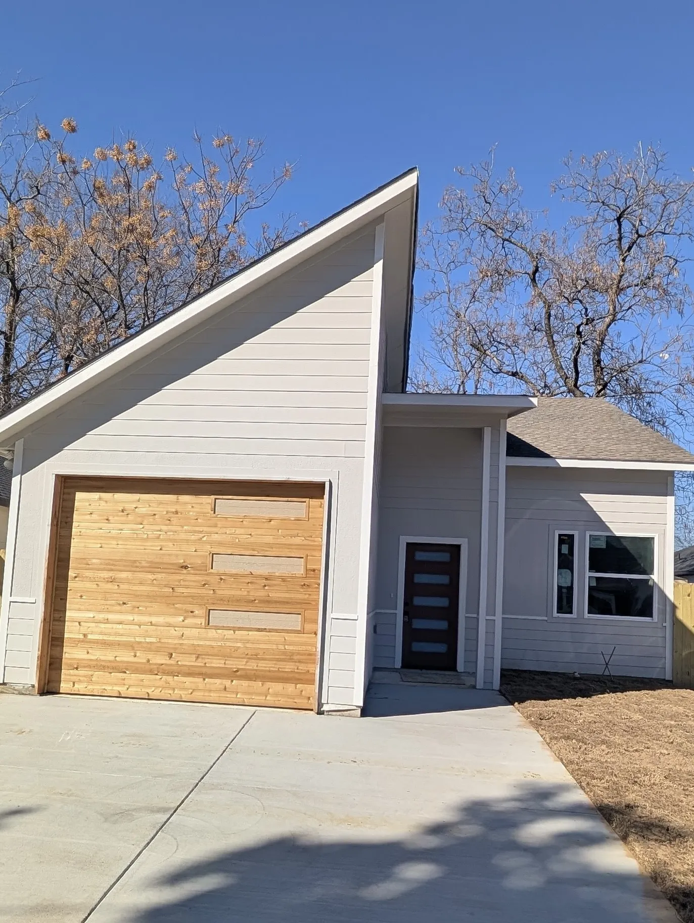 Single Family Residence For Sale in Dallas County , 2631 Burger Avenue, Dallas, Texas 75215, 3 Bedroom, 2 Bathroom, 1 Garage spaces, 1,437 Sqft, built in 2025, mls#21326288, Real Estate Agent in Dallas, Homes For Sale in Dallas county, Homes For Sale in Dallas, Realtor in Dallas Texas, Real Estate Brokerage Independent Realty Texas, Luminita Cordes Realtor