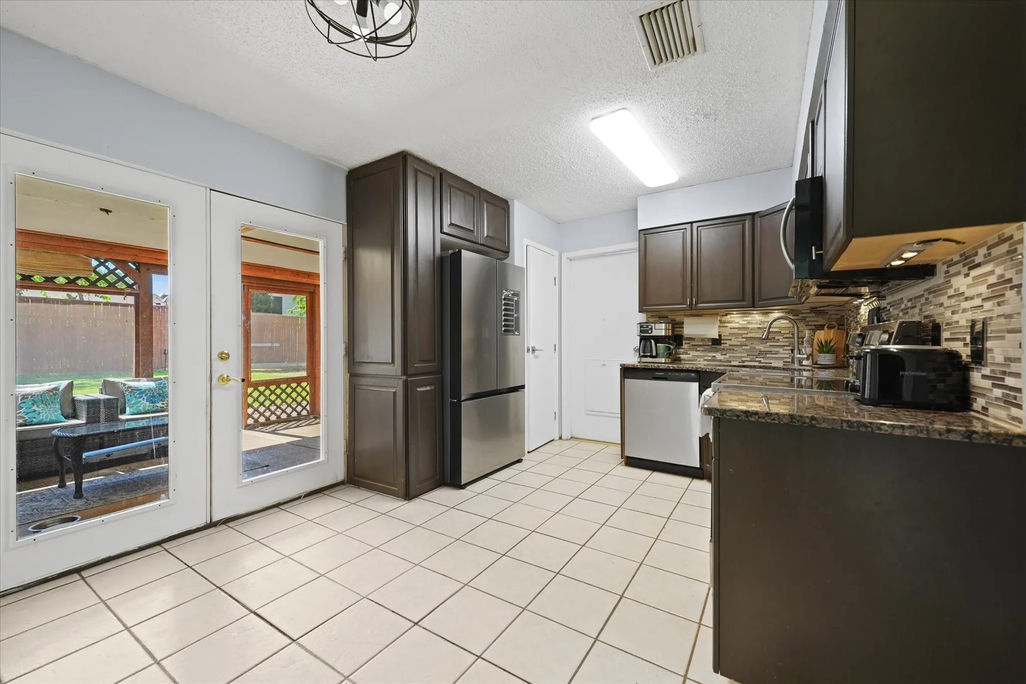 Single Family Residence For Sale in Denton County , 5431 Kings Manor Drive, Lake Dallas, Texas 75065, 4 Bedroom, 2 Bathroom, 2 Garage spaces, 1,305 Sqft, built in 1976, mls#21323037, Real Estate Agent in Lake Dallas, Homes For Sale in Denton county, Homes For Sale in Lake Dallas, Realtor in Lake Dallas Texas, Real Estate Brokerage Independent Realty Texas, Luminita Cordes Realtor